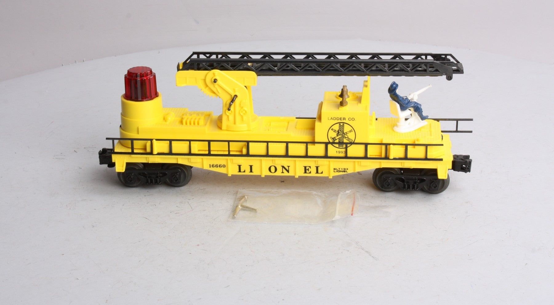 Lionel 6-16660 O Gauge Lionel Operating Fire Car With Ladders (Yellow) LN/Box