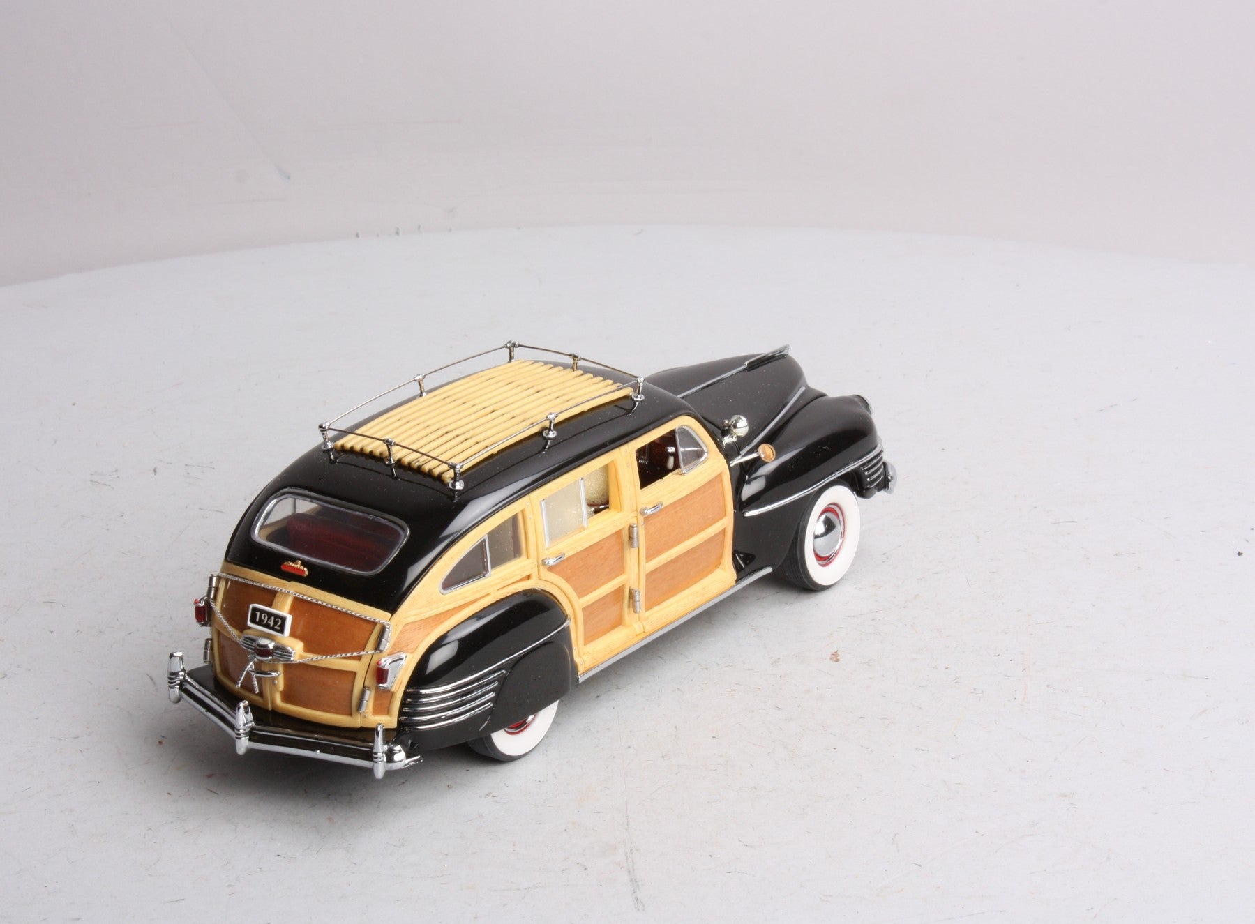 Danbury Mint 1942 1:24 Diecast 1942 Chrysler Town & County Convertible NIB