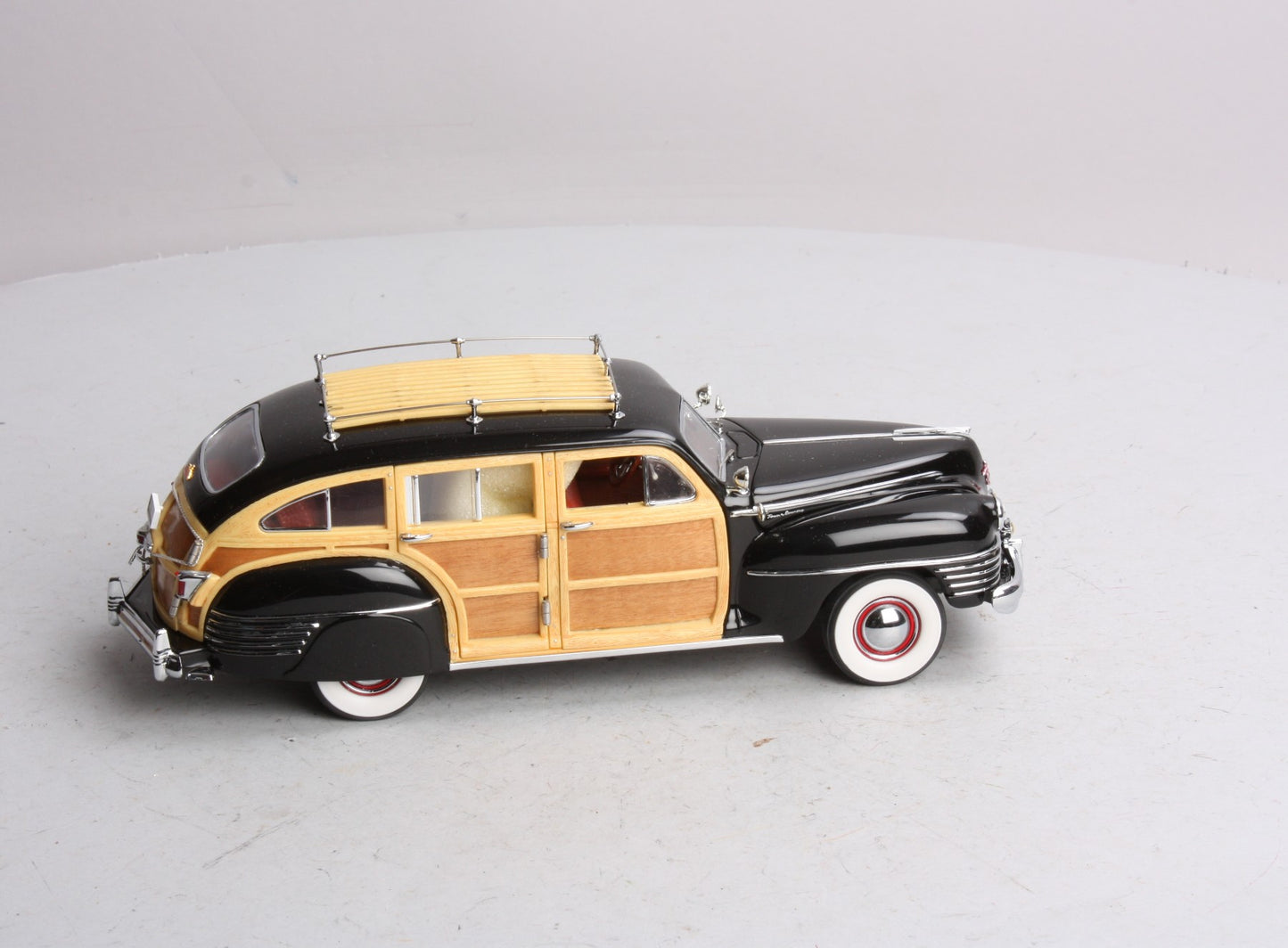 Danbury Mint 1942 1:24 Diecast 1942 Chrysler Town & County Convertible NIB