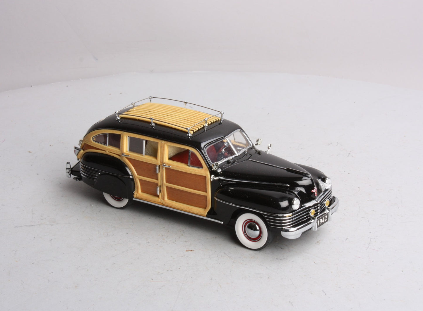 Danbury Mint 1942 1:24 Diecast 1942 Chrysler Town & County Convertible NIB