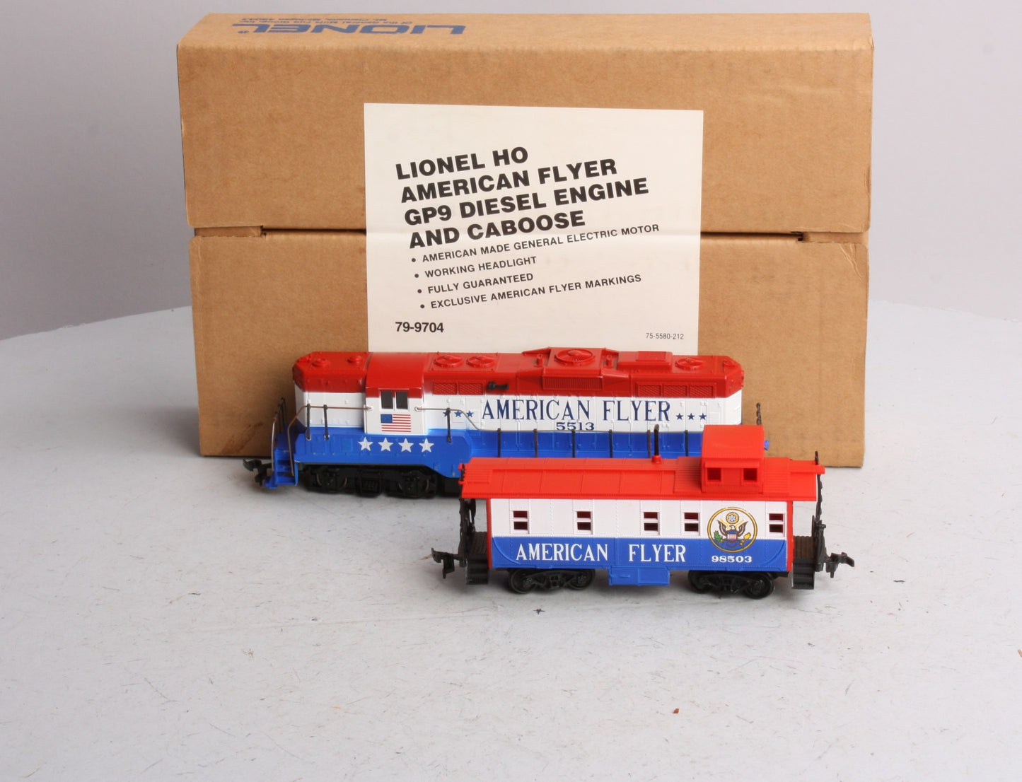 Lionel 79-9704 HO American Flyer GP-9 Diesel Engine & Caboose
