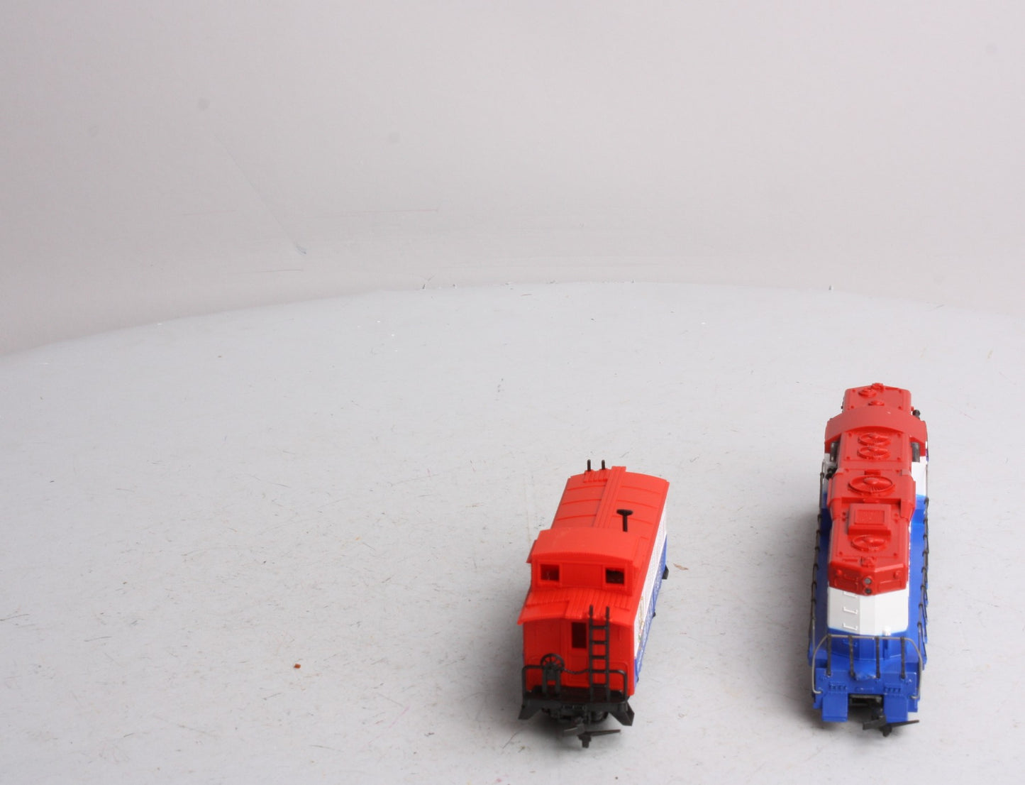 Lionel 79-9704 HO American Flyer GP-9 Diesel Engine & Caboose