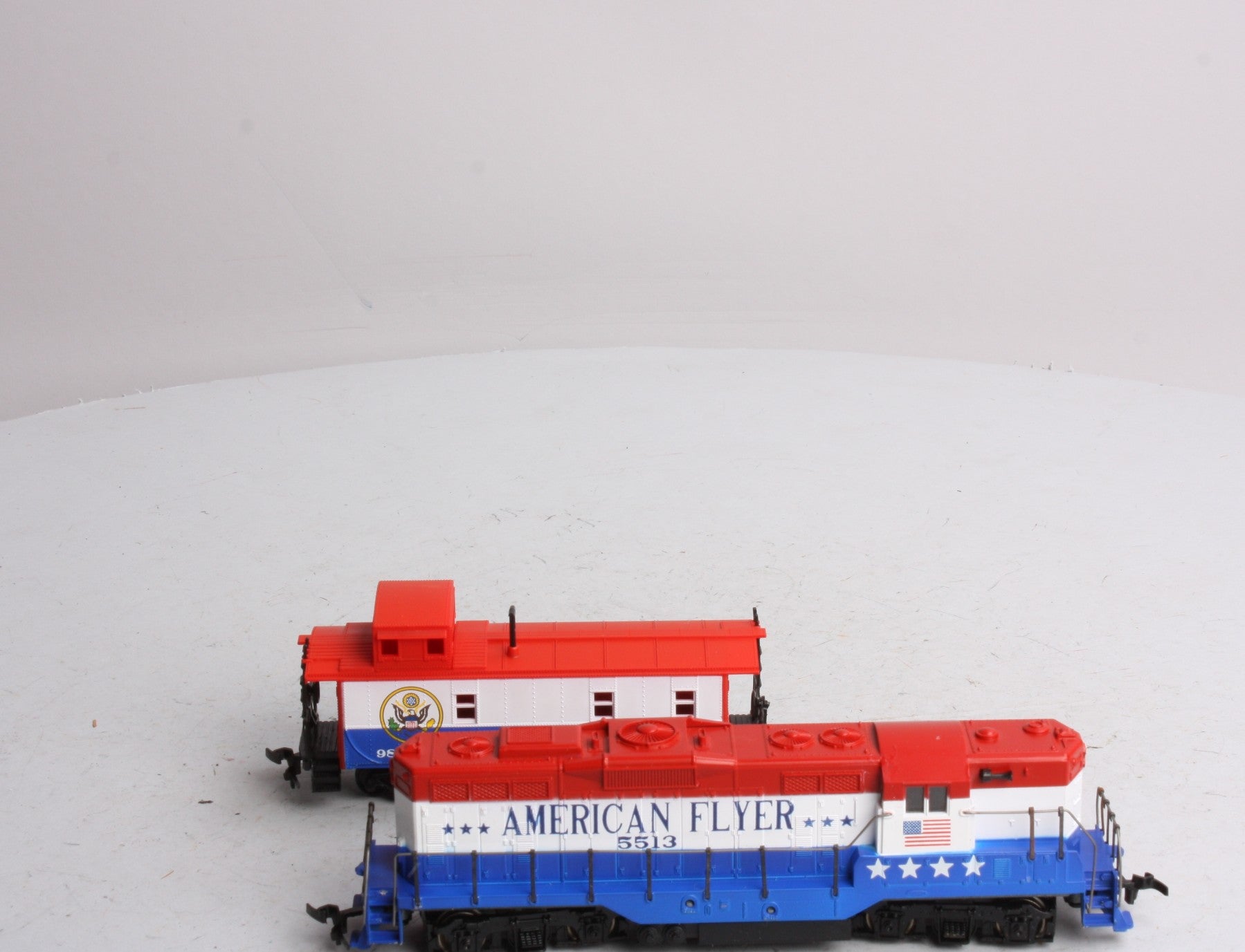 Lionel 79-9704 HO American Flyer GP-9 Diesel Engine & Caboose
