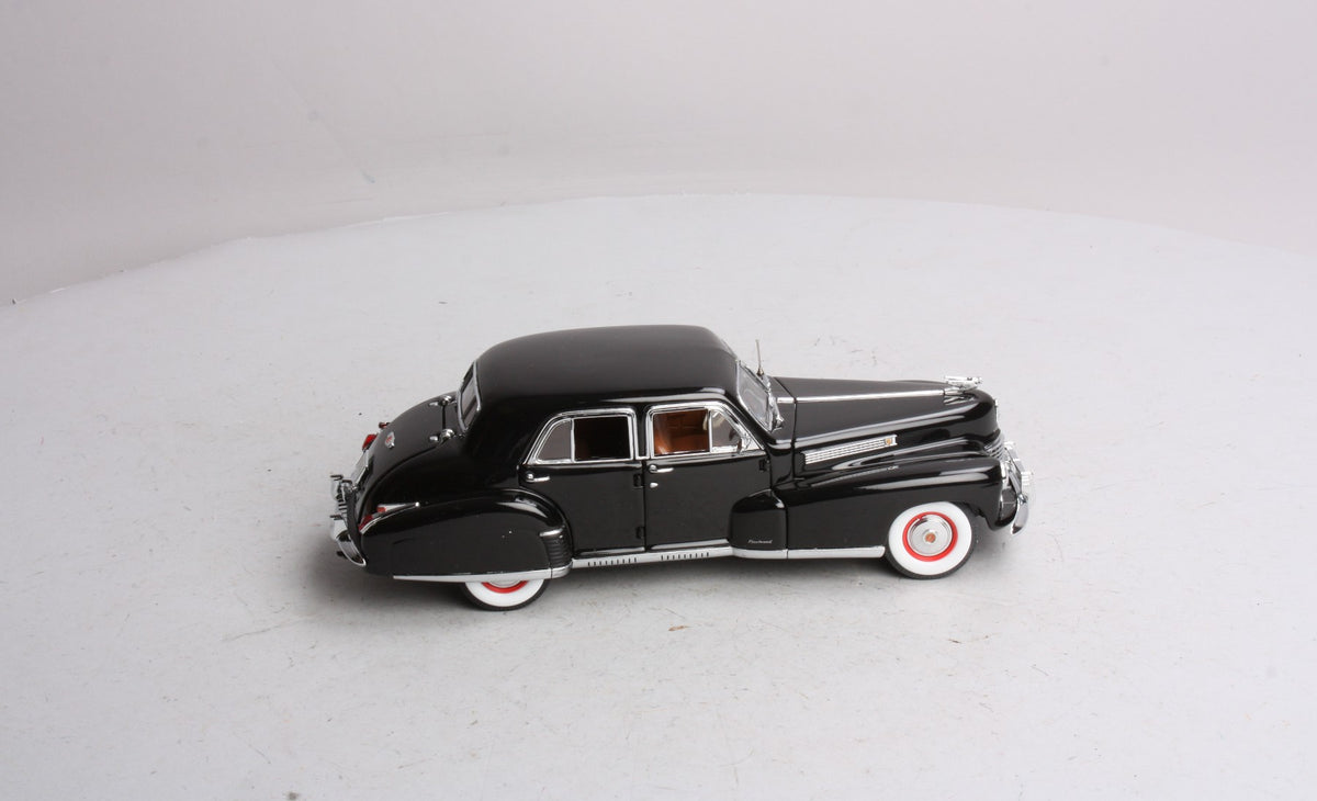 Danbury Mint 195-041 1:24 1941 Cadillac Fleetwood Series 60 Special LN/Box