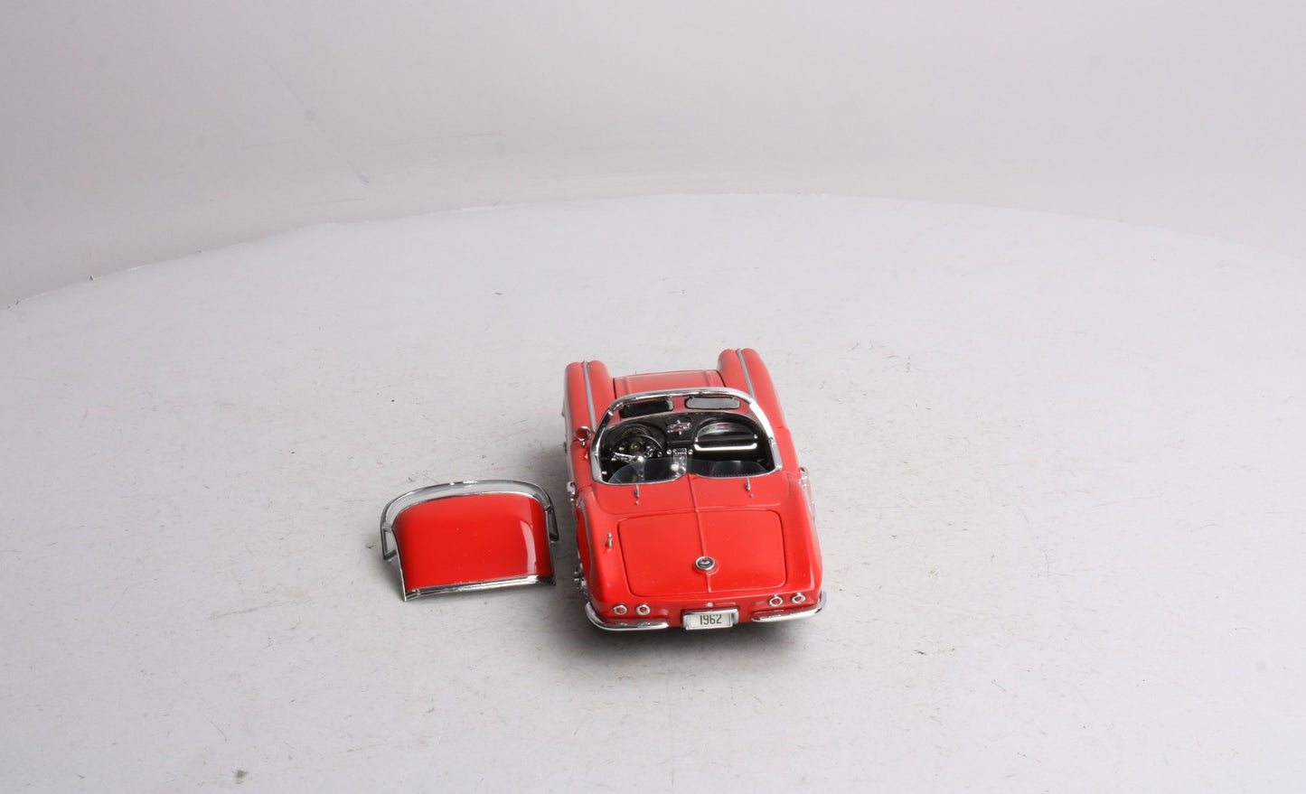 Danbury Mint 1962 1:24 Scale Red 1962 Chevrolet Corvette W/Removable Top Diecast