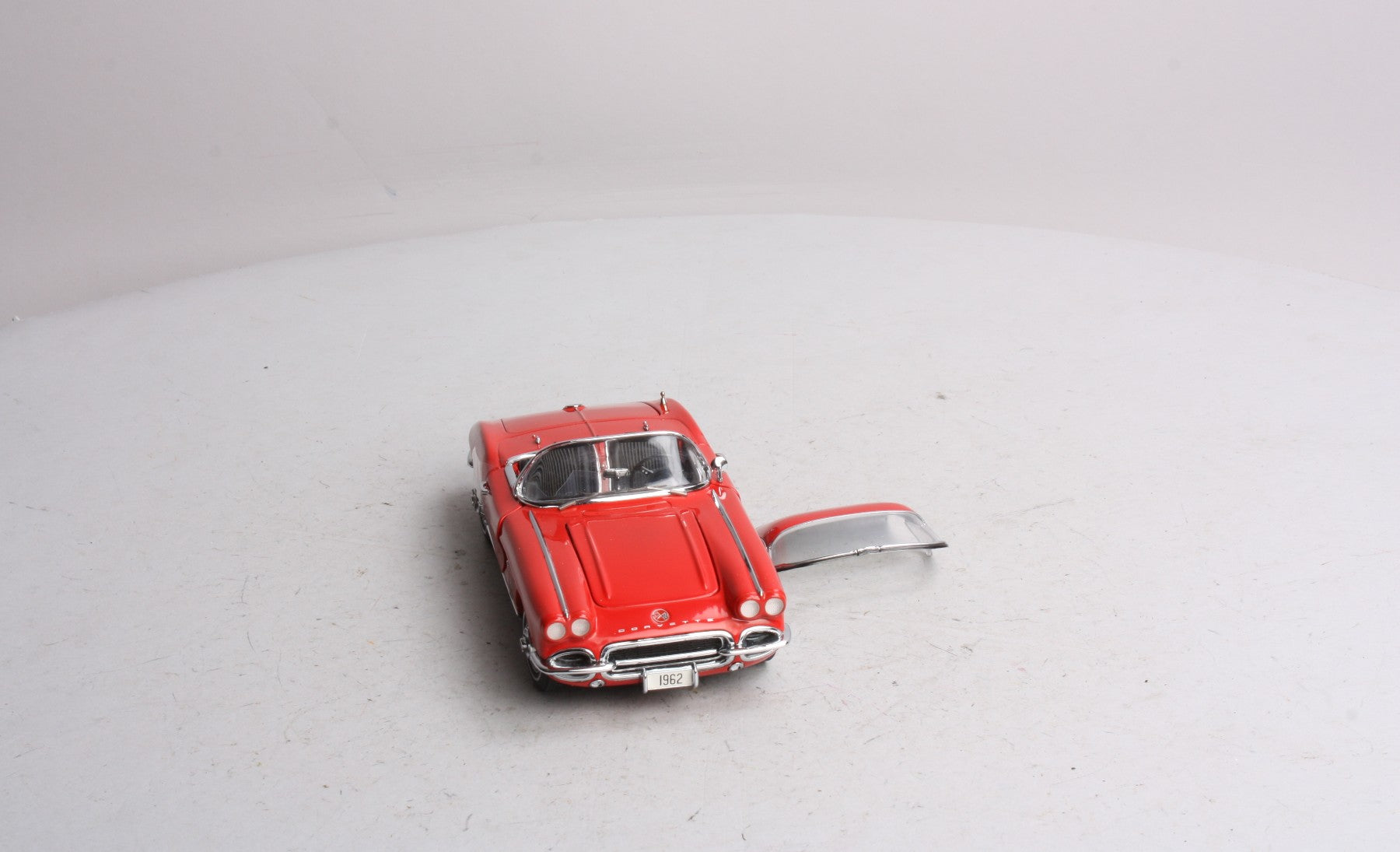 Danbury Mint 1962 1:24 Scale Red 1962 Chevrolet Corvette W/Removable Top Diecast