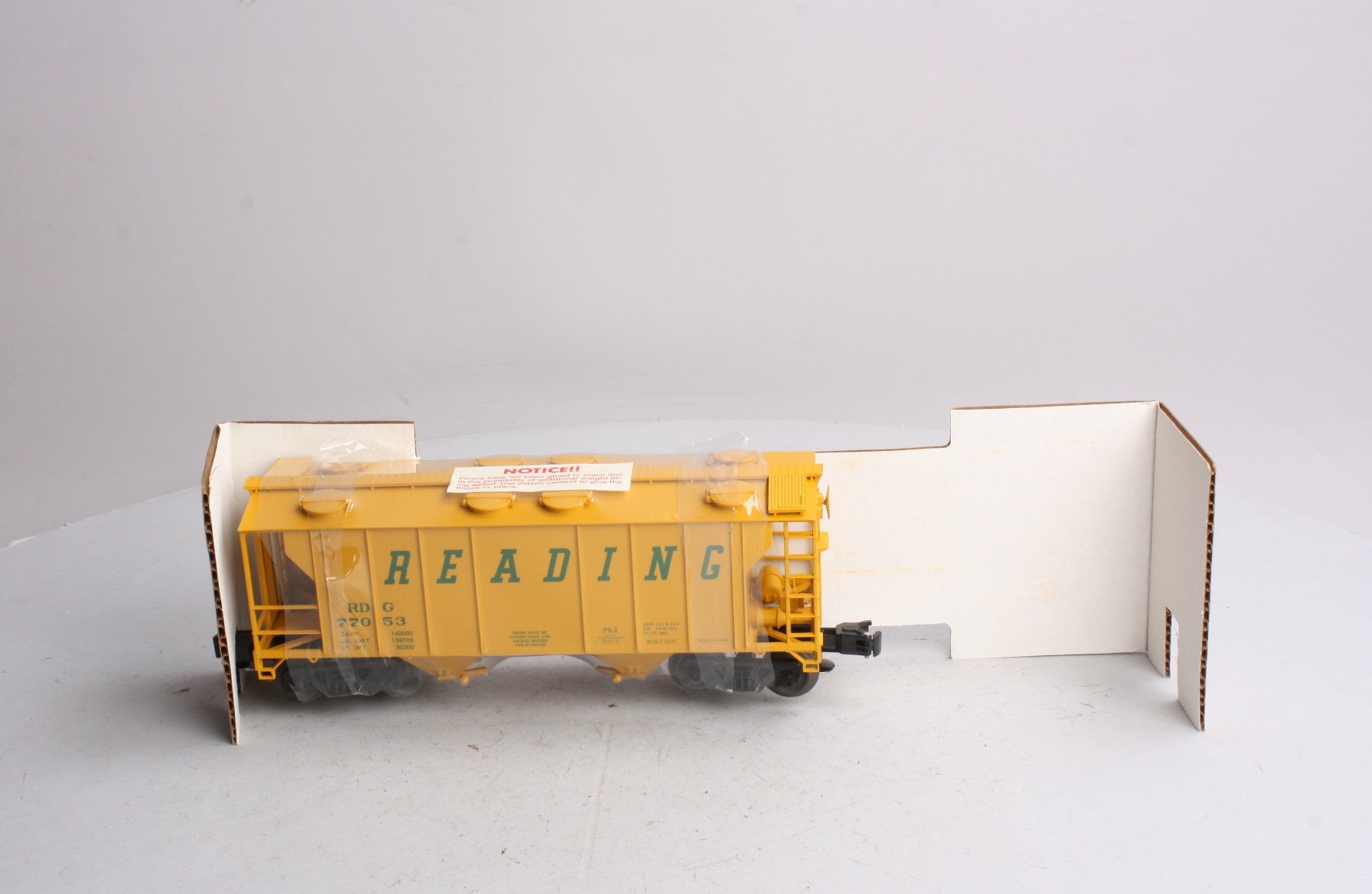 Weaver 2127 O Gauge 3-Rail Reading 34' PS-2 Covered Hopper #2127 NIB