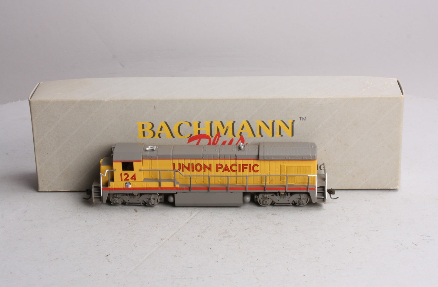 Bachmann 31102 HO Union Pacific B23-7 Diesel-Powered Locomotive #124 LN/Box