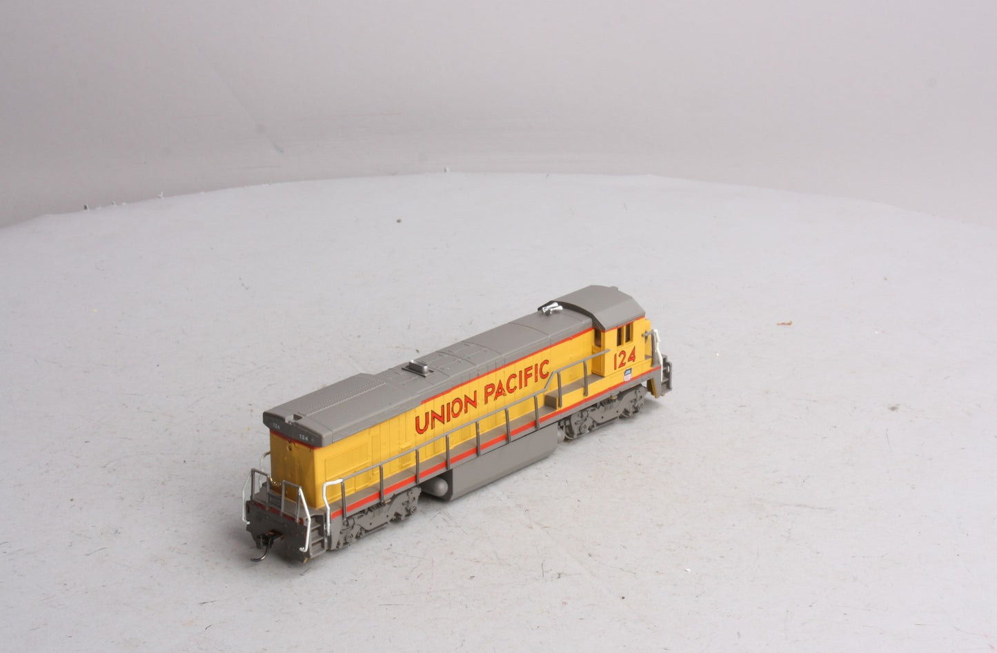 Bachmann 31102 HO Union Pacific B23-7 Diesel-Powered Locomotive #124 LN/Box