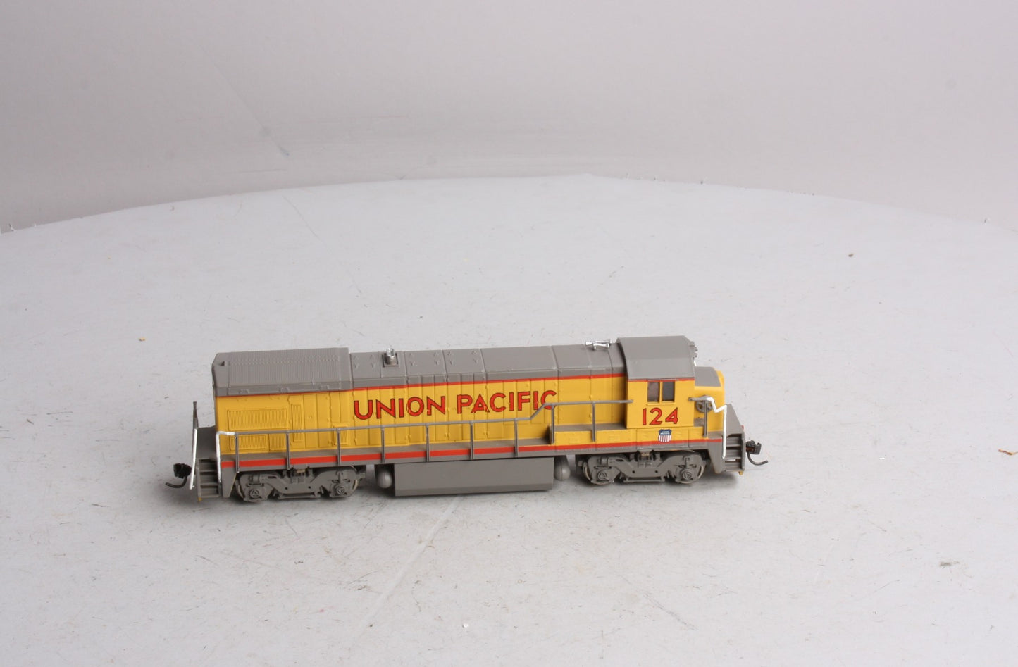 Bachmann 31102 HO Union Pacific B23-7 Diesel-Powered Locomotive #124 LN/Box