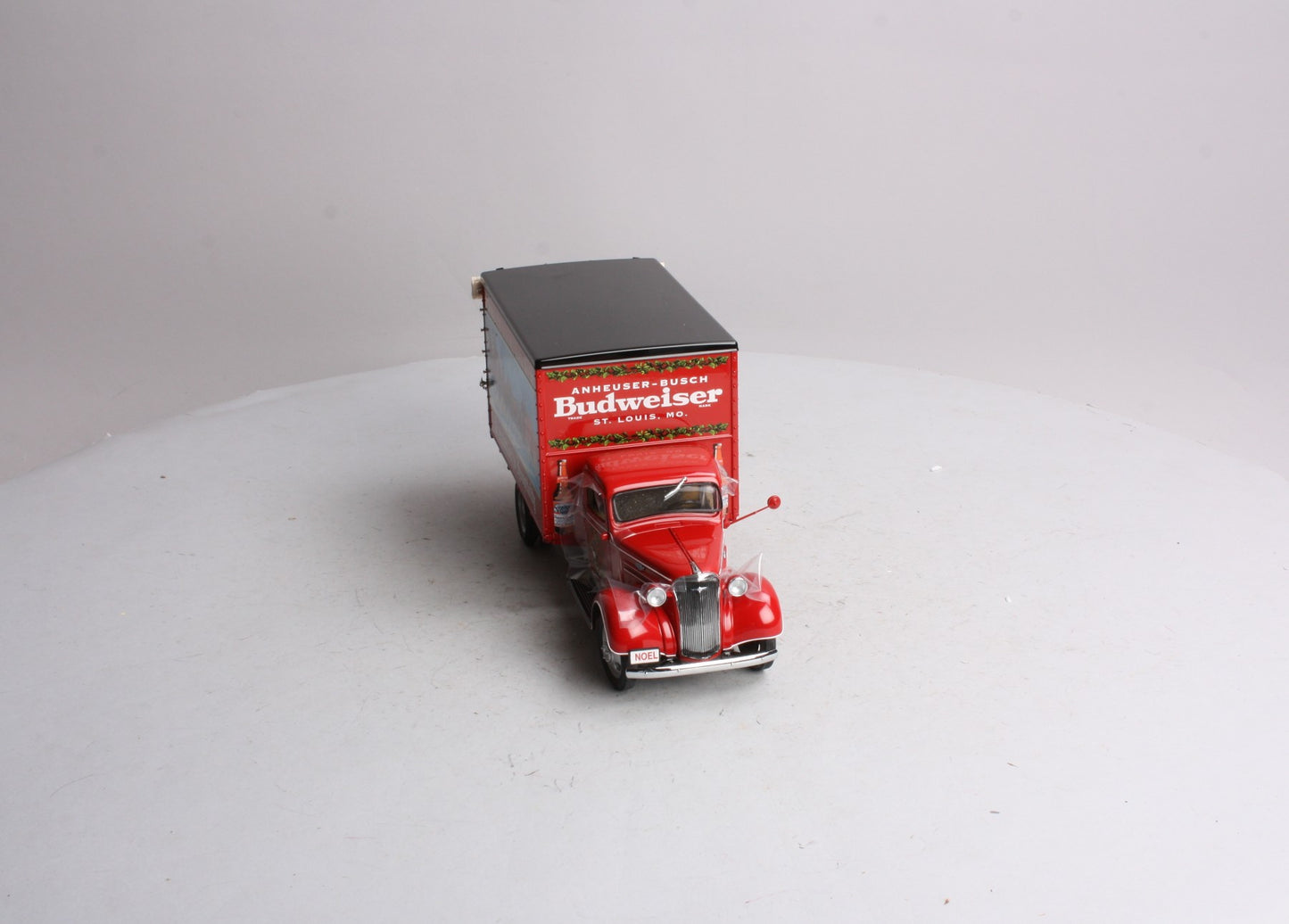 Danbury Mint 1930 1:24 Diecast 1930 Chevrolet Budweiser Christmas Truck NIB