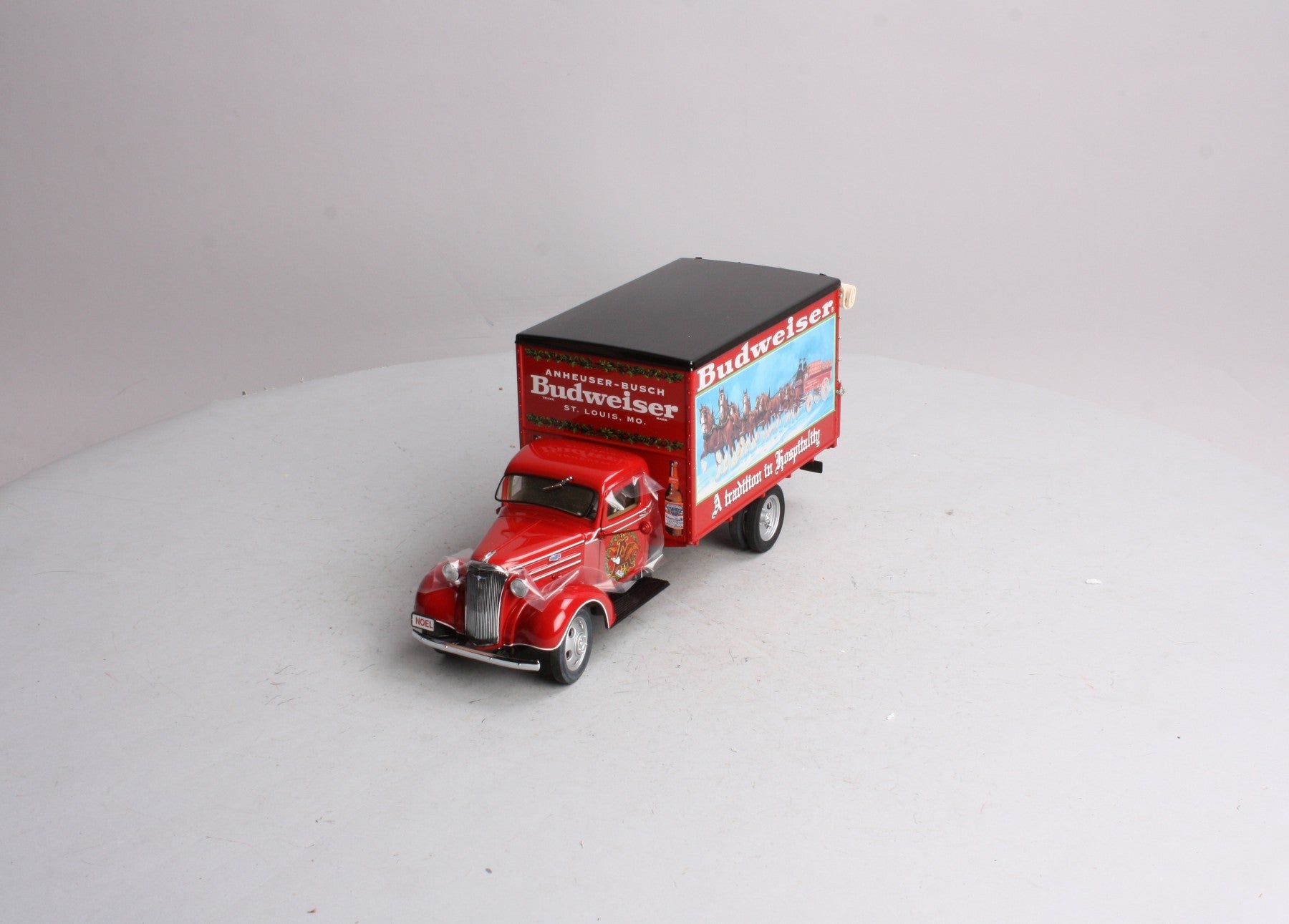 Danbury Mint 1930 1:24 Diecast 1930 Chevrolet Budweiser Christmas Truck NIB