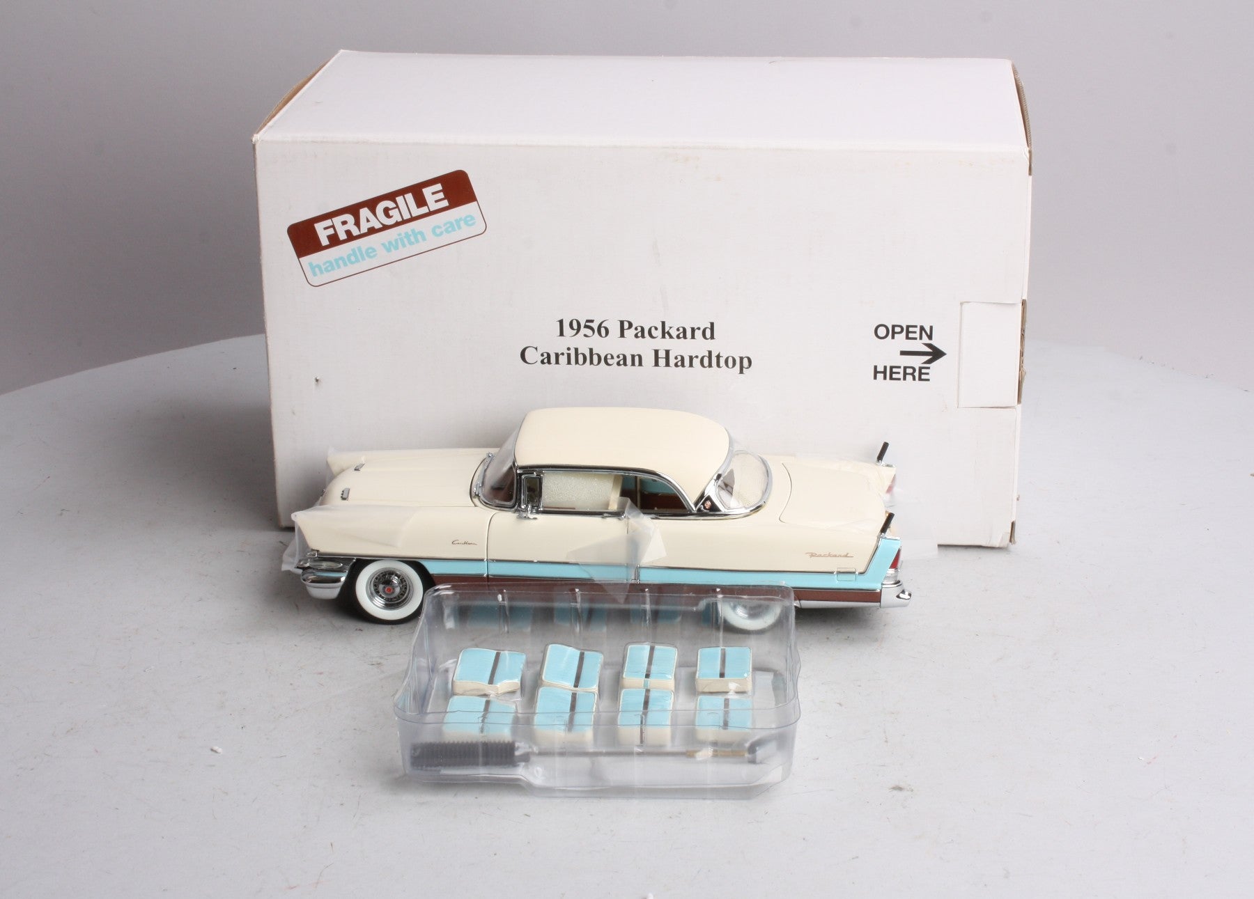 Danbury Mint 1956 1:24 1956 Packard Caribbean Hardtop LN/Box