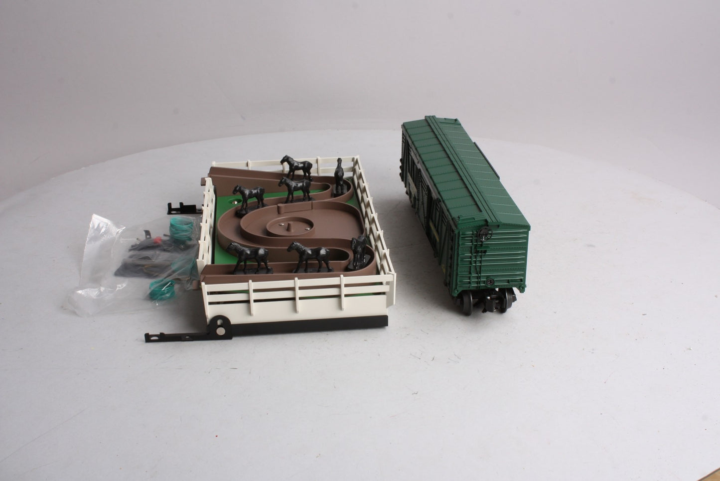 Lionel 6-29843 O Gauge Santa Fe Horse Car & Corral PWC #3356 LN/Box