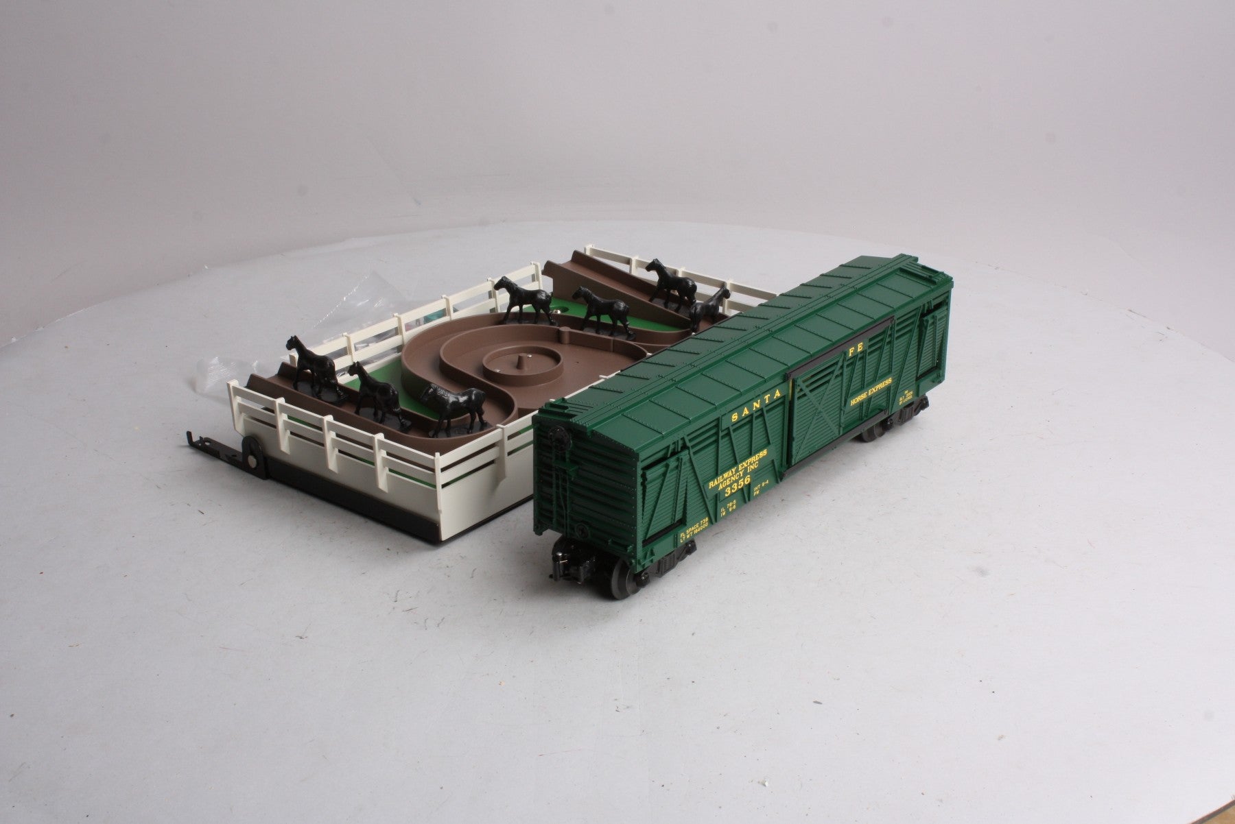 Lionel 6-29843 O Gauge Santa Fe Horse Car & Corral PWC #3356 LN/Box