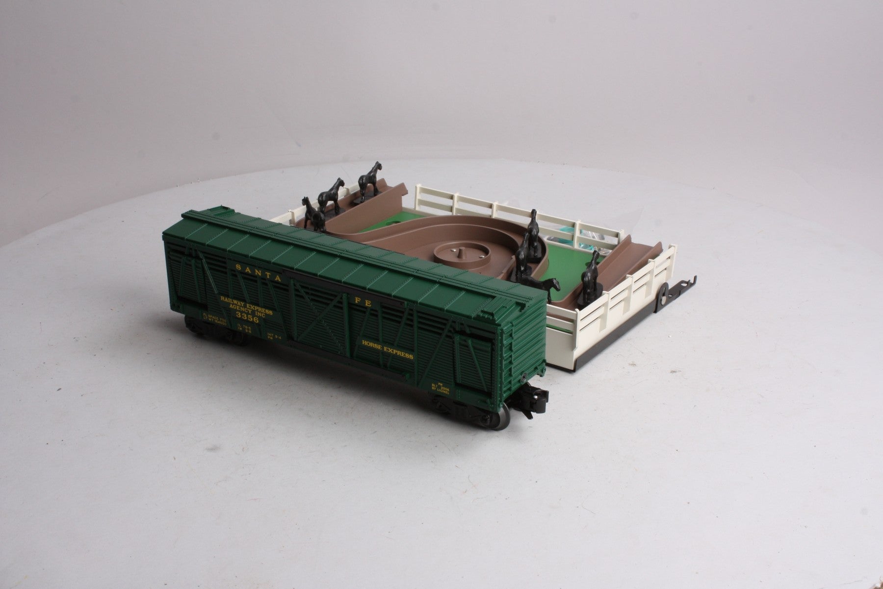 Lionel 6-29843 O Gauge Santa Fe Horse Car & Corral PWC #3356 LN/Box