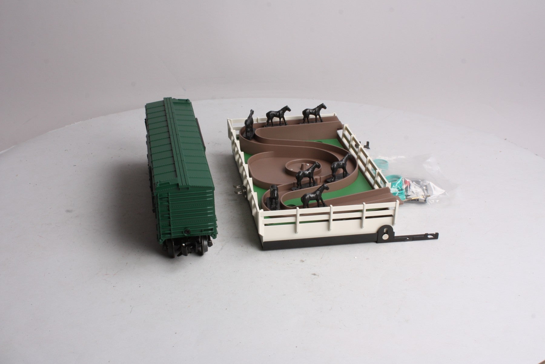 Lionel 6-29843 O Gauge Santa Fe Horse Car & Corral PWC #3356 LN/Box