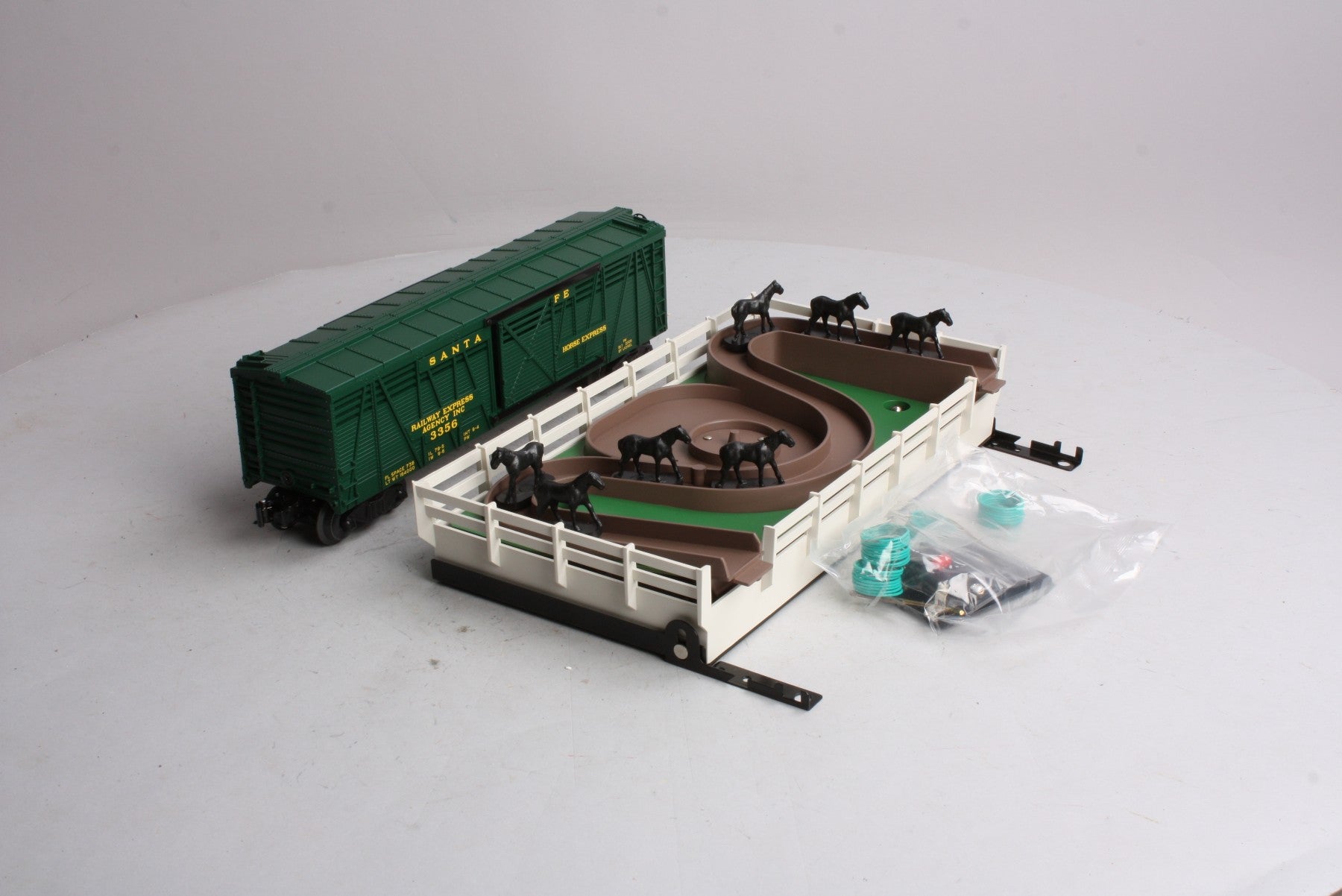 Lionel 6-29843 O Gauge Santa Fe Horse Car & Corral PWC #3356 LN/Box