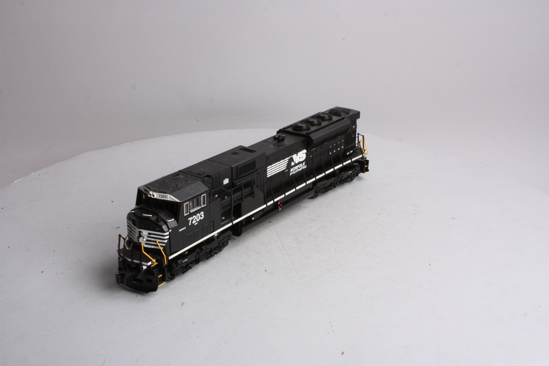 Lionel 6-38585 Norfolk Southern SD80MAC Diesel Locomotive #7203 LN