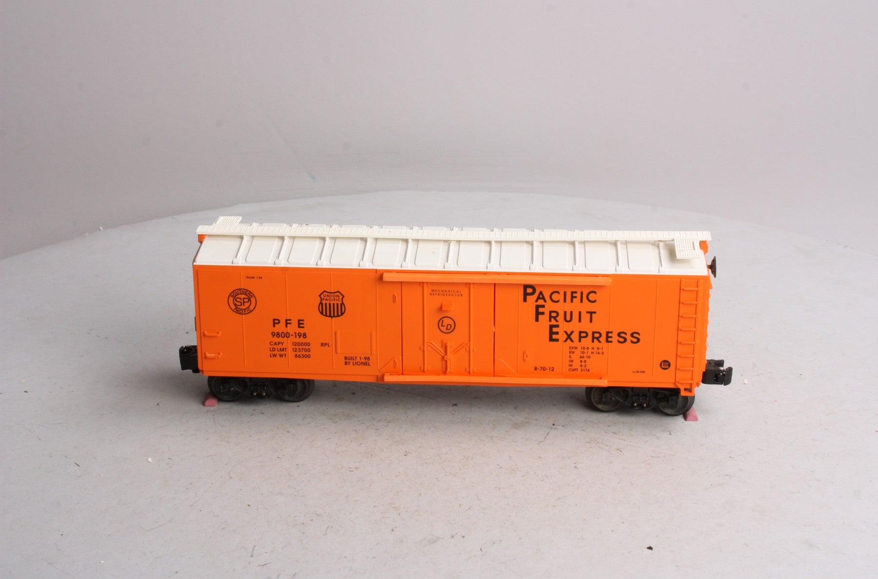 Lionel 6-17314 O Gauge Pacific Fruit Express Reefer #9800-198