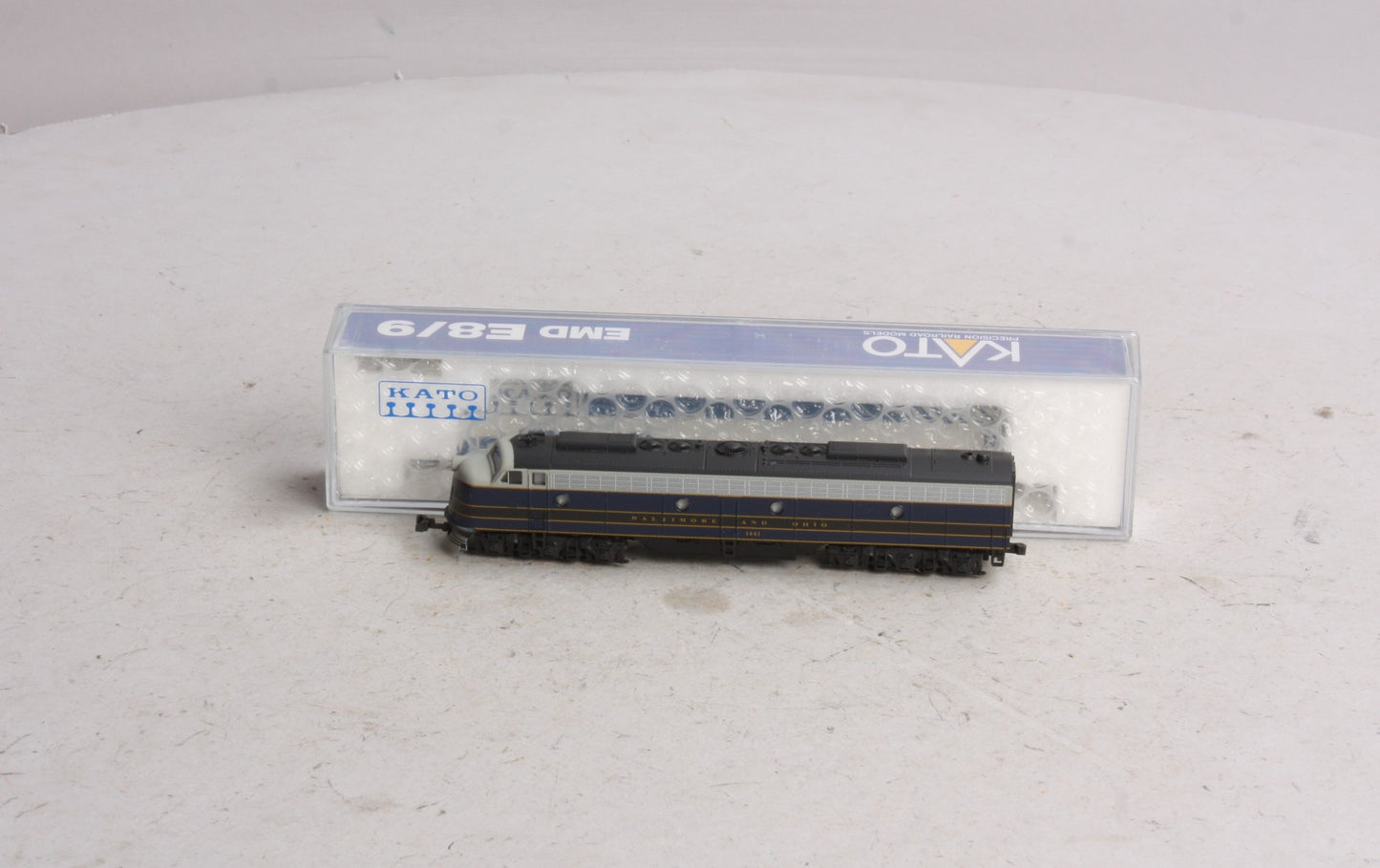 Kato 176-274 N Scale Baltimore & Ohio EMD E8/9A Diesel Engine #1441 LN/Box