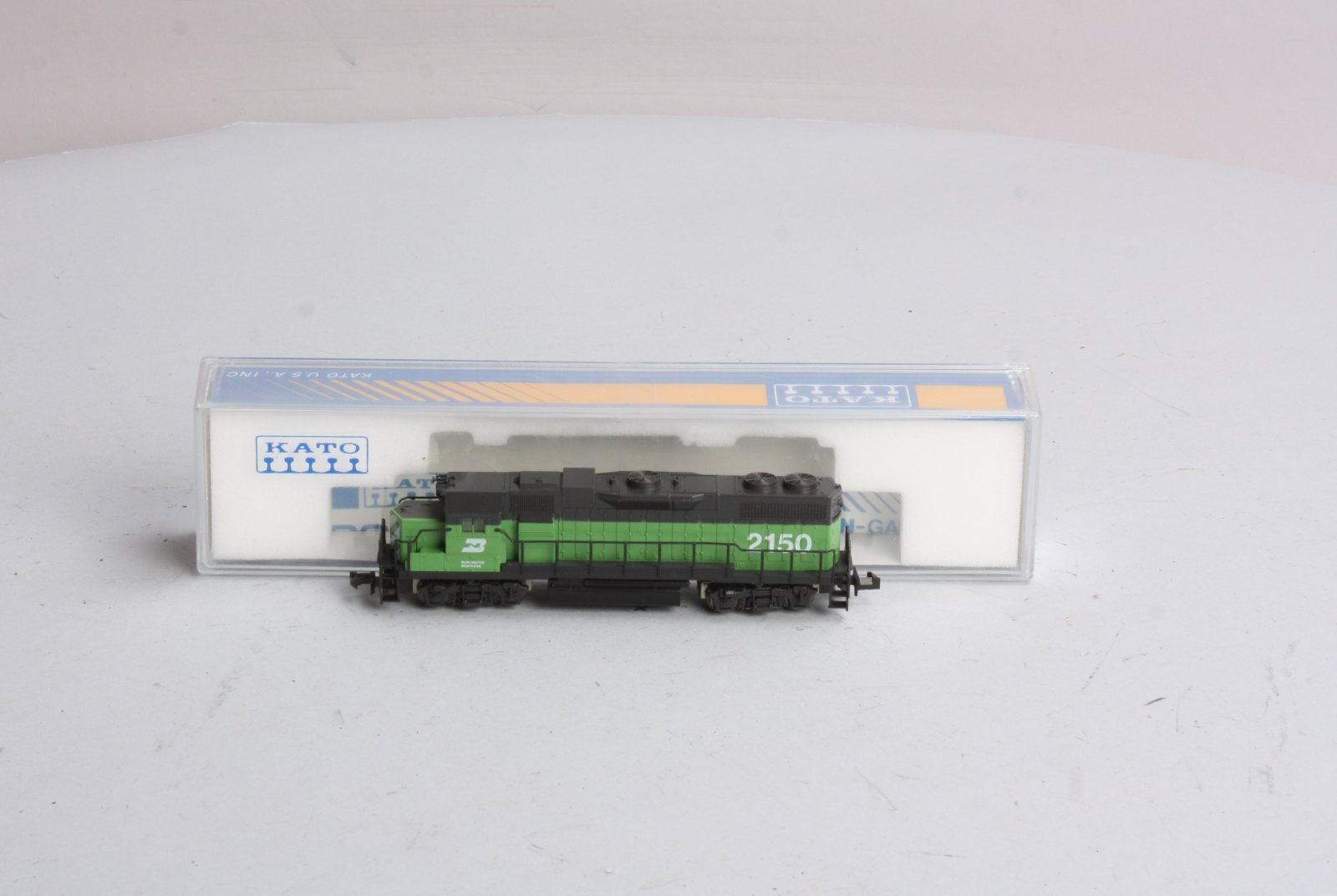 Kato 176-011 N Scale Burlington Northern GP38 Diesel Locomotive #2150 LN/Box