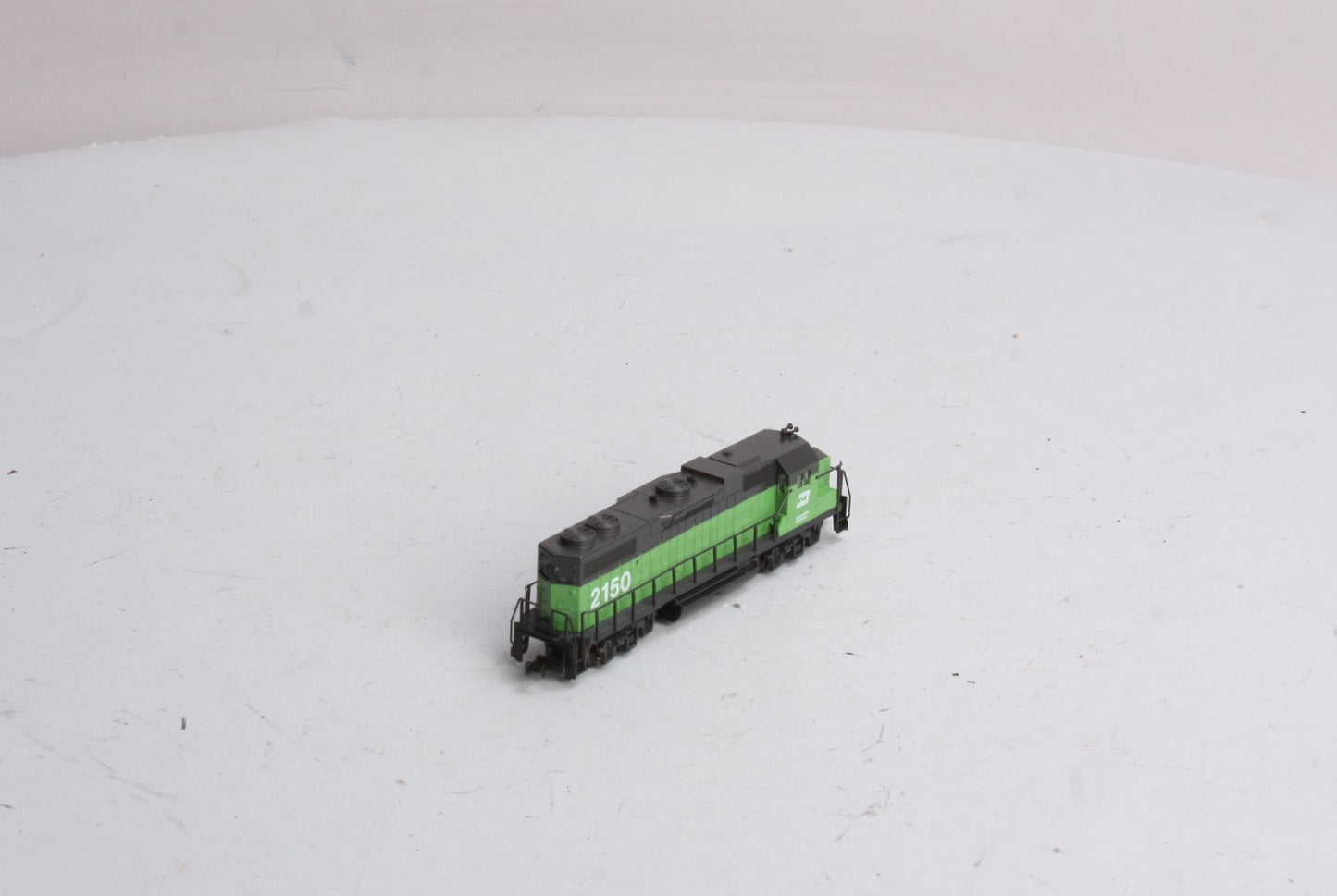 Kato 176-011 N Scale Burlington Northern GP38 Diesel Locomotive #2150 LN/Box
