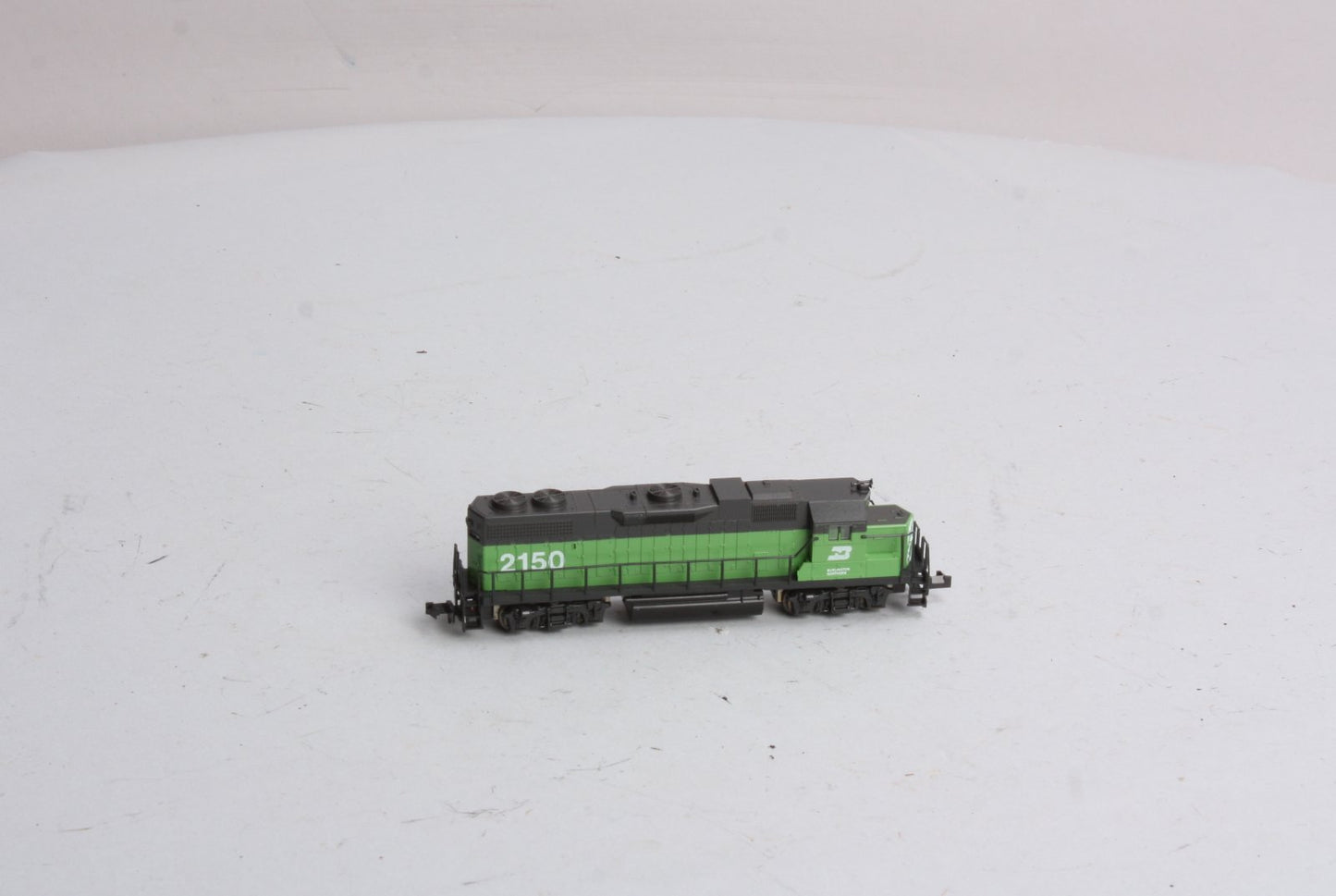 Kato 176-011 N Scale Burlington Northern GP38 Diesel Locomotive #2150 LN/Box
