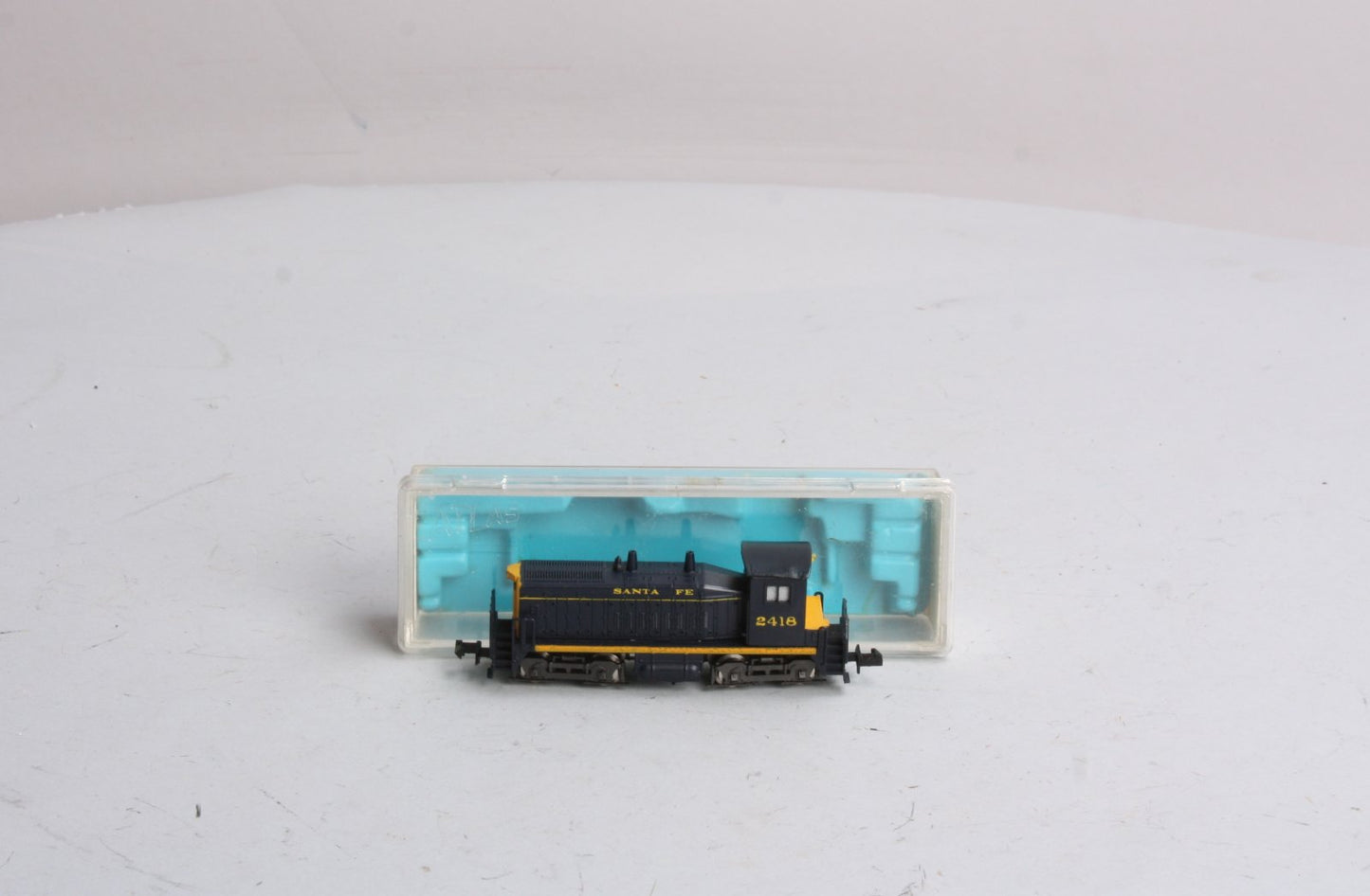 Atlas 4001 N Scale Santa Fe SW 1500 Non-Powered Diesel Locomotive LN/Box