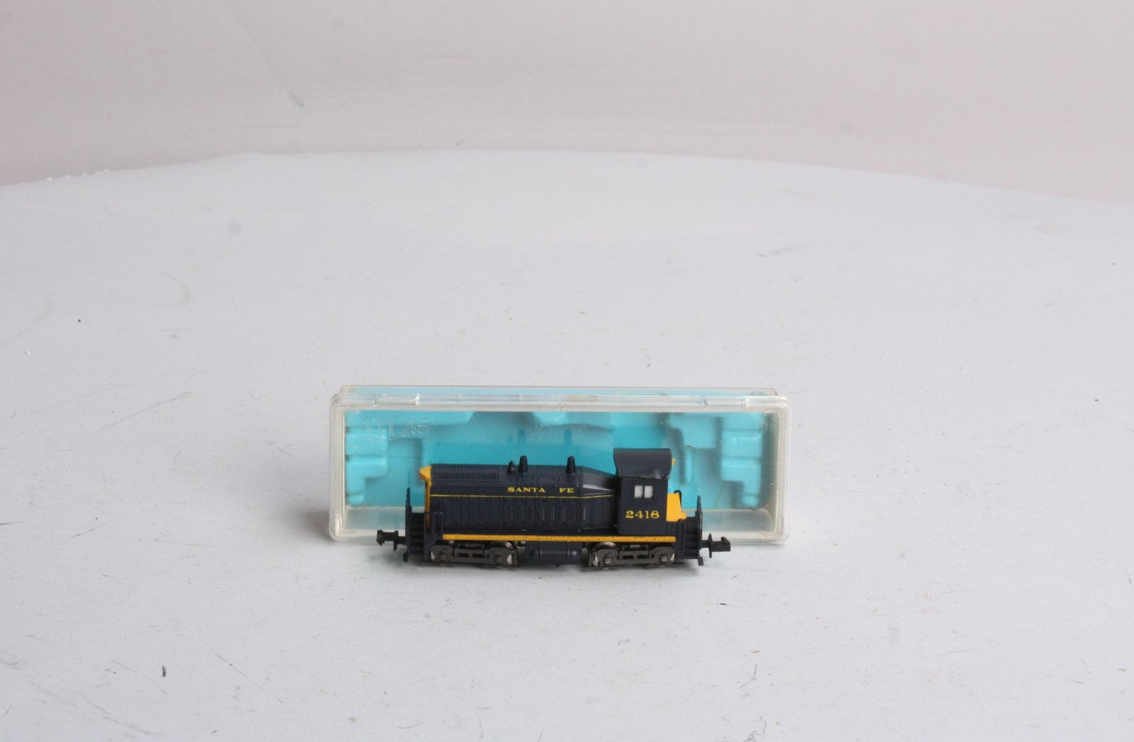 Atlas 4001 N Scale Santa Fe SW 1500 Non-Powered Diesel Locomotive LN/Box