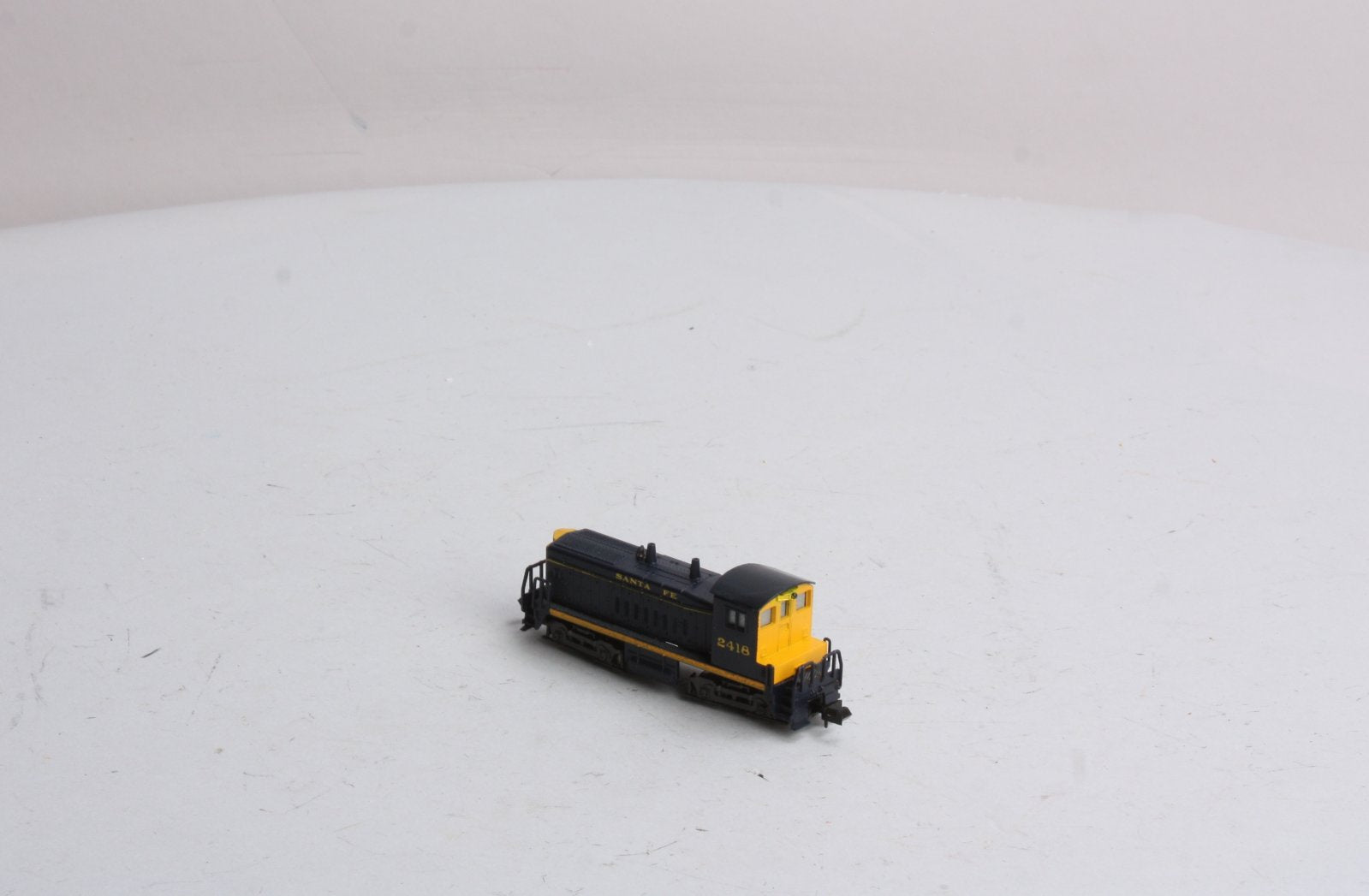 Atlas 4001 N Scale Santa Fe SW 1500 Non-Powered Diesel Locomotive LN/Box