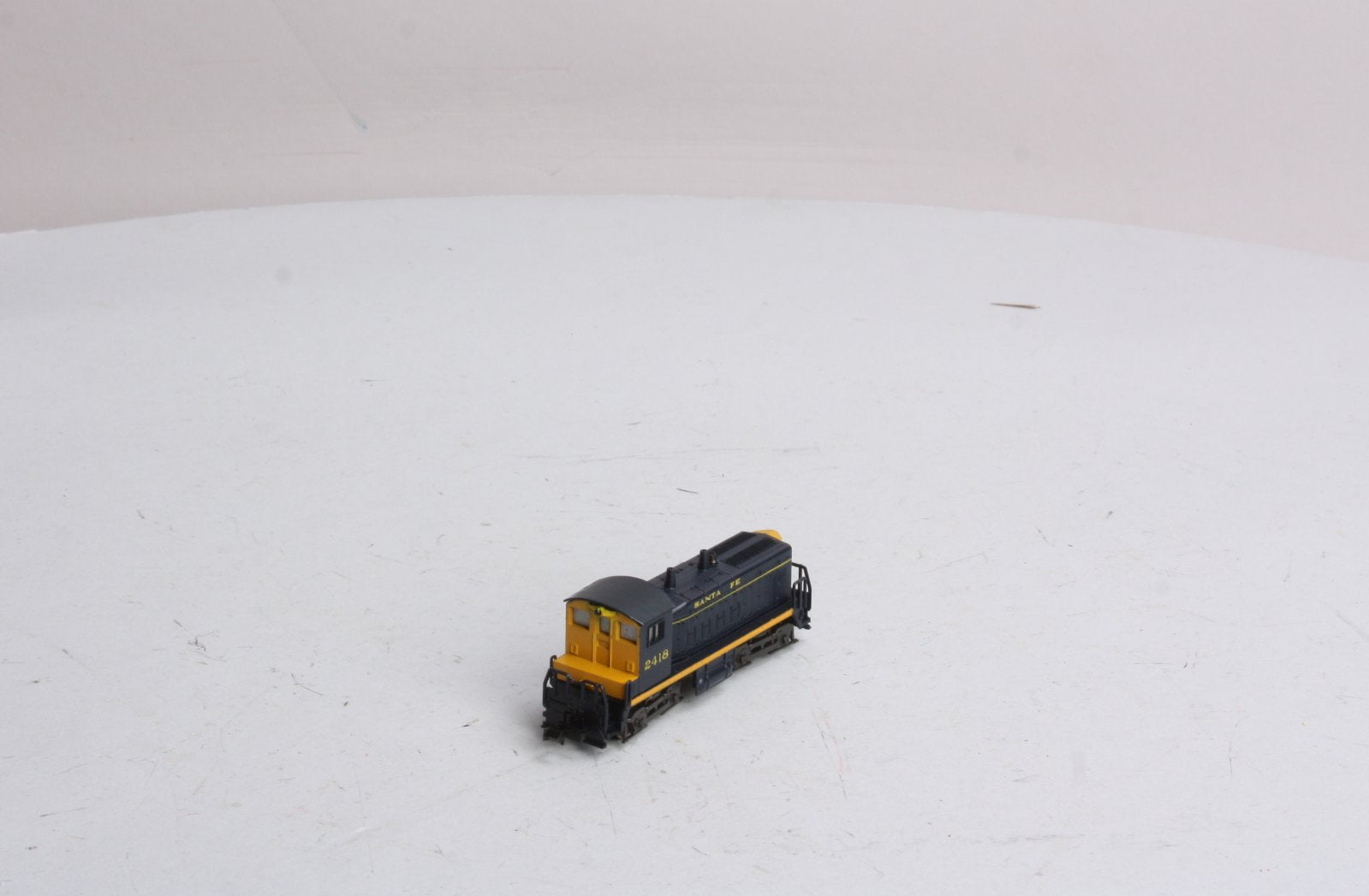 Atlas 4001 N Scale Santa Fe SW 1500 Non-Powered Diesel Locomotive LN/Box