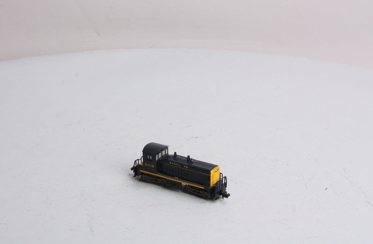 Atlas 4001 N Scale Santa Fe SW 1500 Non-Powered Diesel Locomotive LN/Box