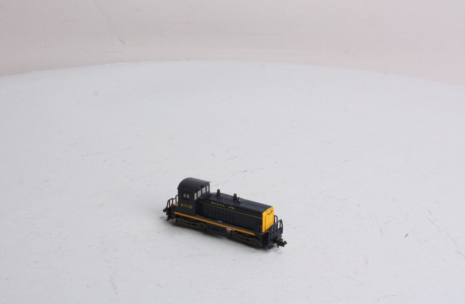 Atlas 4001 N Scale Santa Fe SW 1500 Non-Powered Diesel Locomotive LN/Box