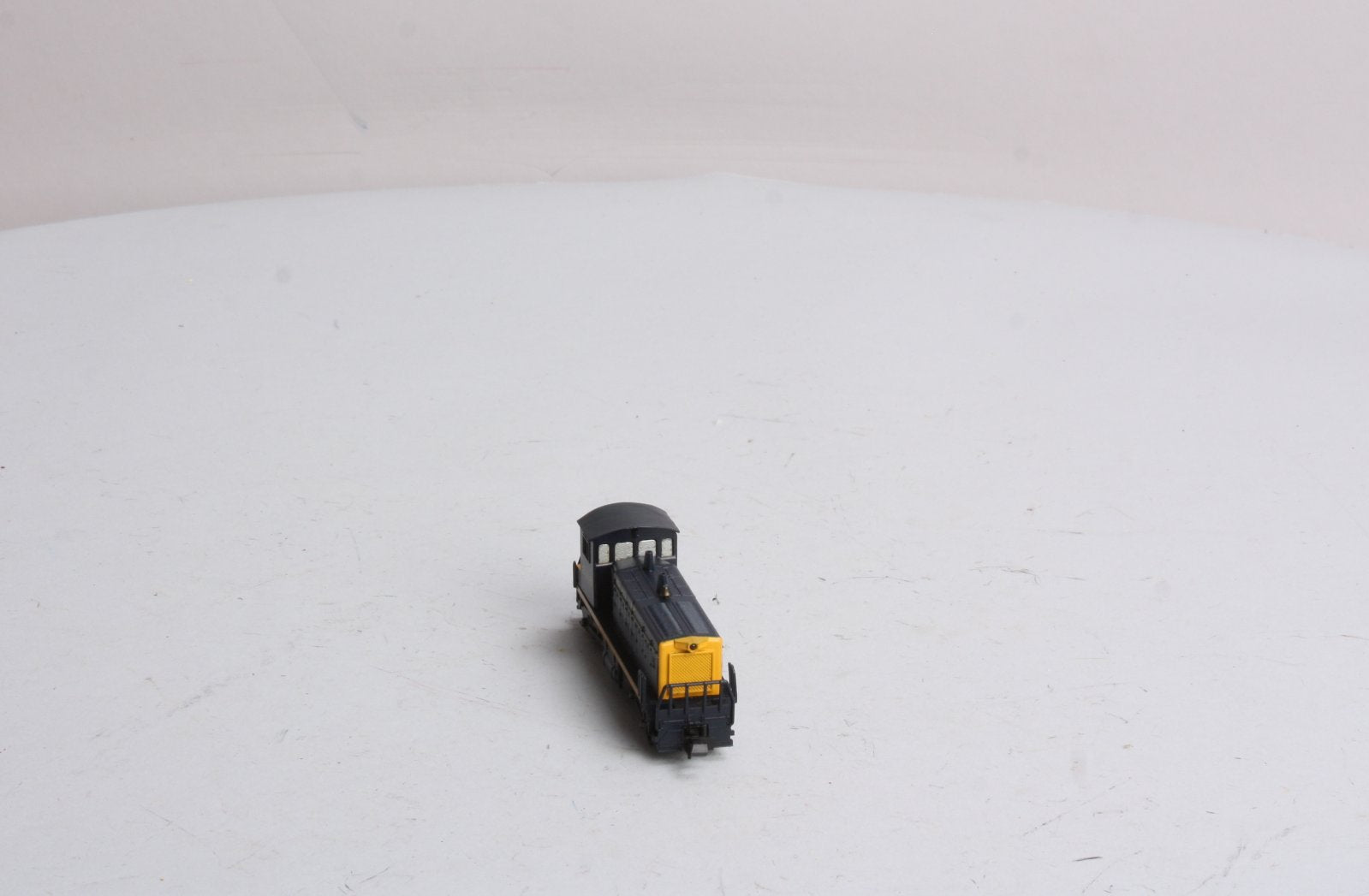 Atlas 4001 N Scale Santa Fe SW 1500 Non-Powered Diesel Locomotive LN/Box