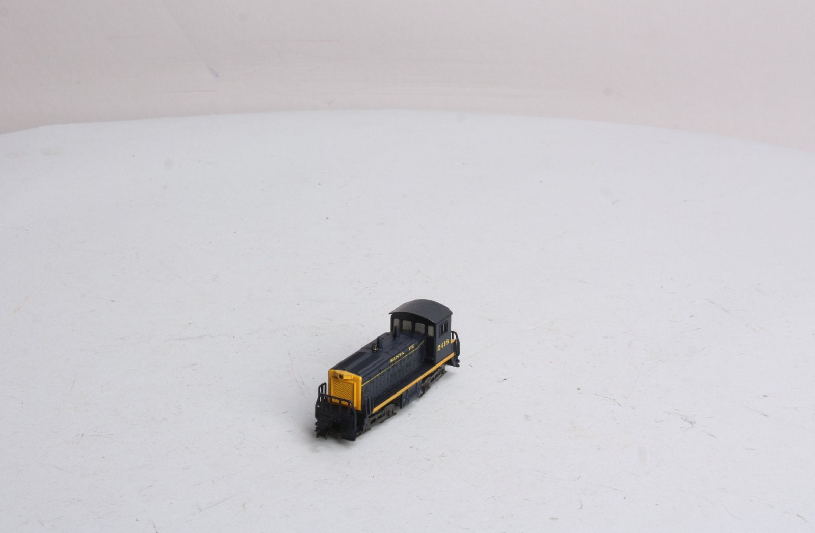 Atlas 4001 N Scale Santa Fe SW 1500 Non-Powered Diesel Locomotive LN/Box
