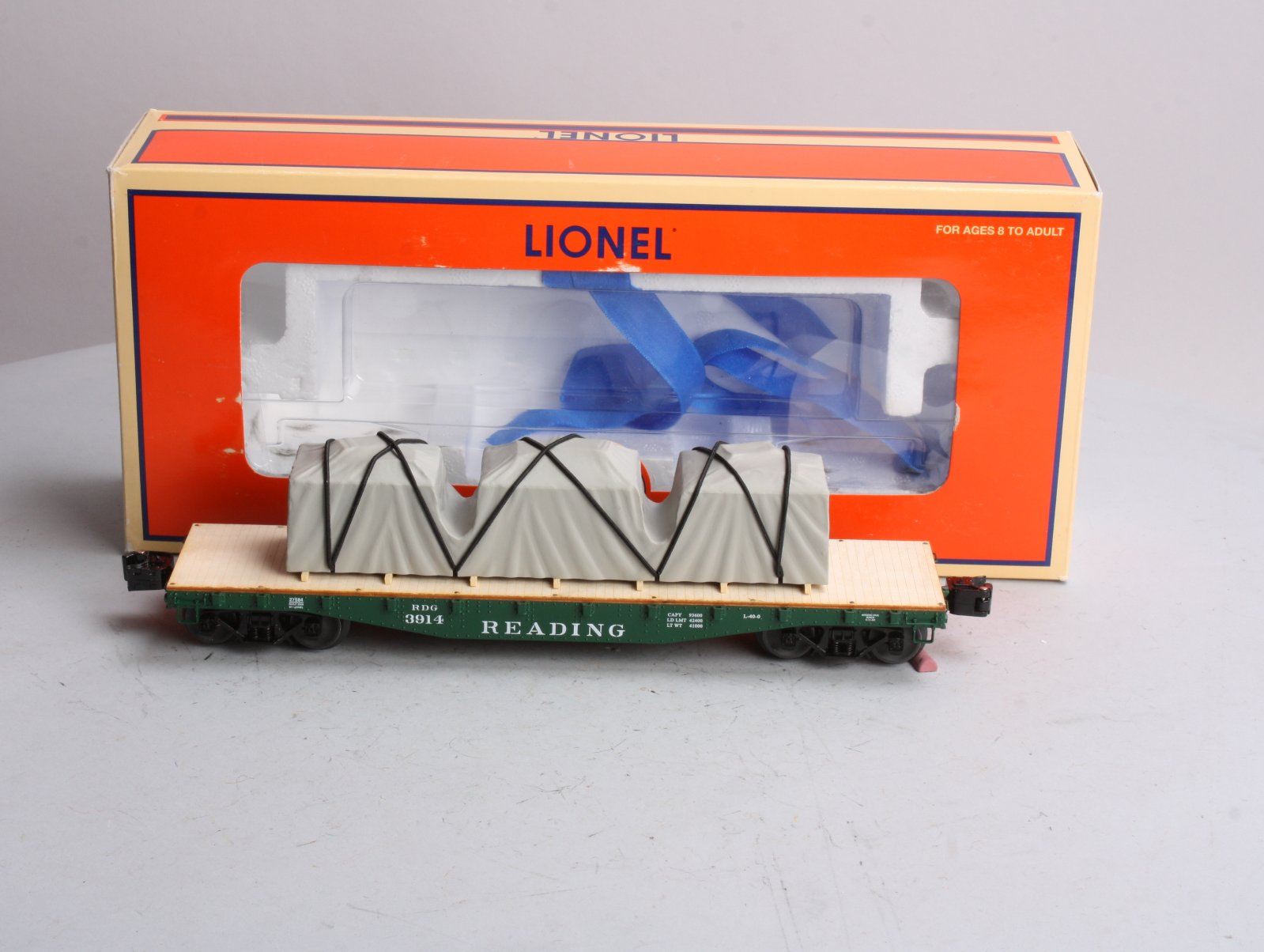 Lionel 6-27584 Reading 40' Flatcar with Covered Load LN/Box