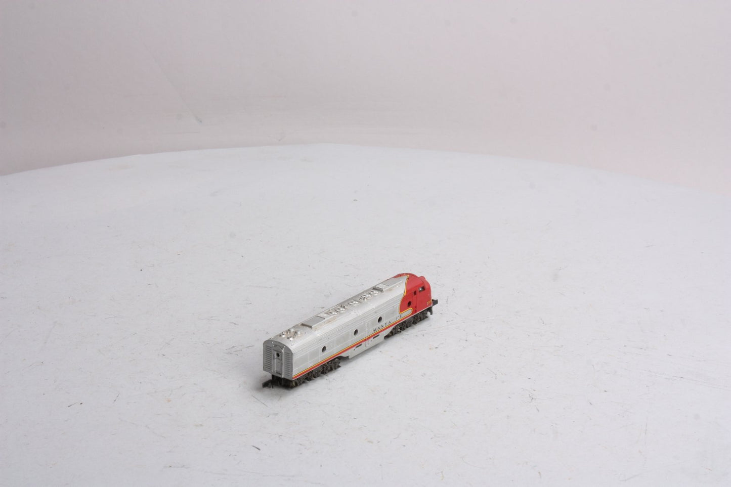 Atlas 2121 N Scale Santa Fe EMD E8 Diesel Locomotive EX