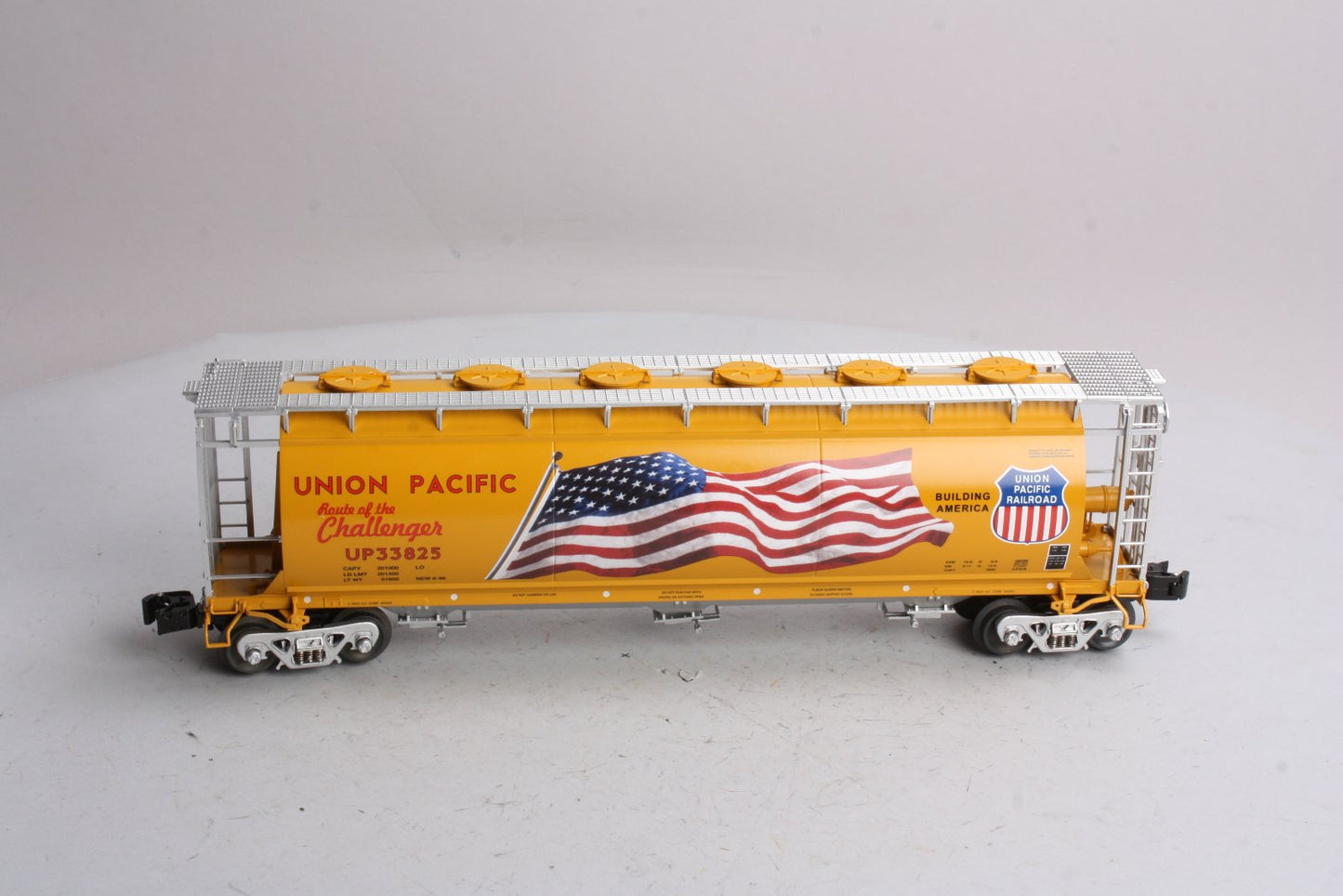 Lionel 6-58599 O Gauge Union Pacific Cylindrical Hopper LCCA Car #33825 LN/Box