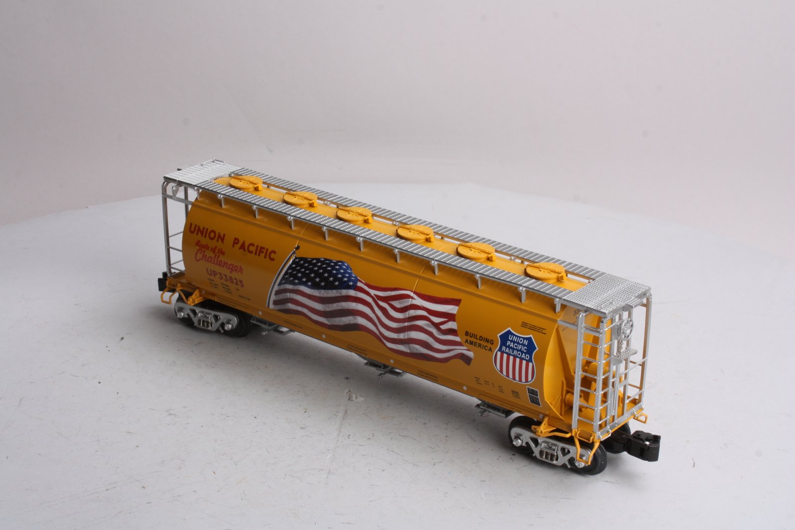 Lionel 6-58599 O Gauge Union Pacific Cylindrical Hopper LCCA Car #33825 LN/Box