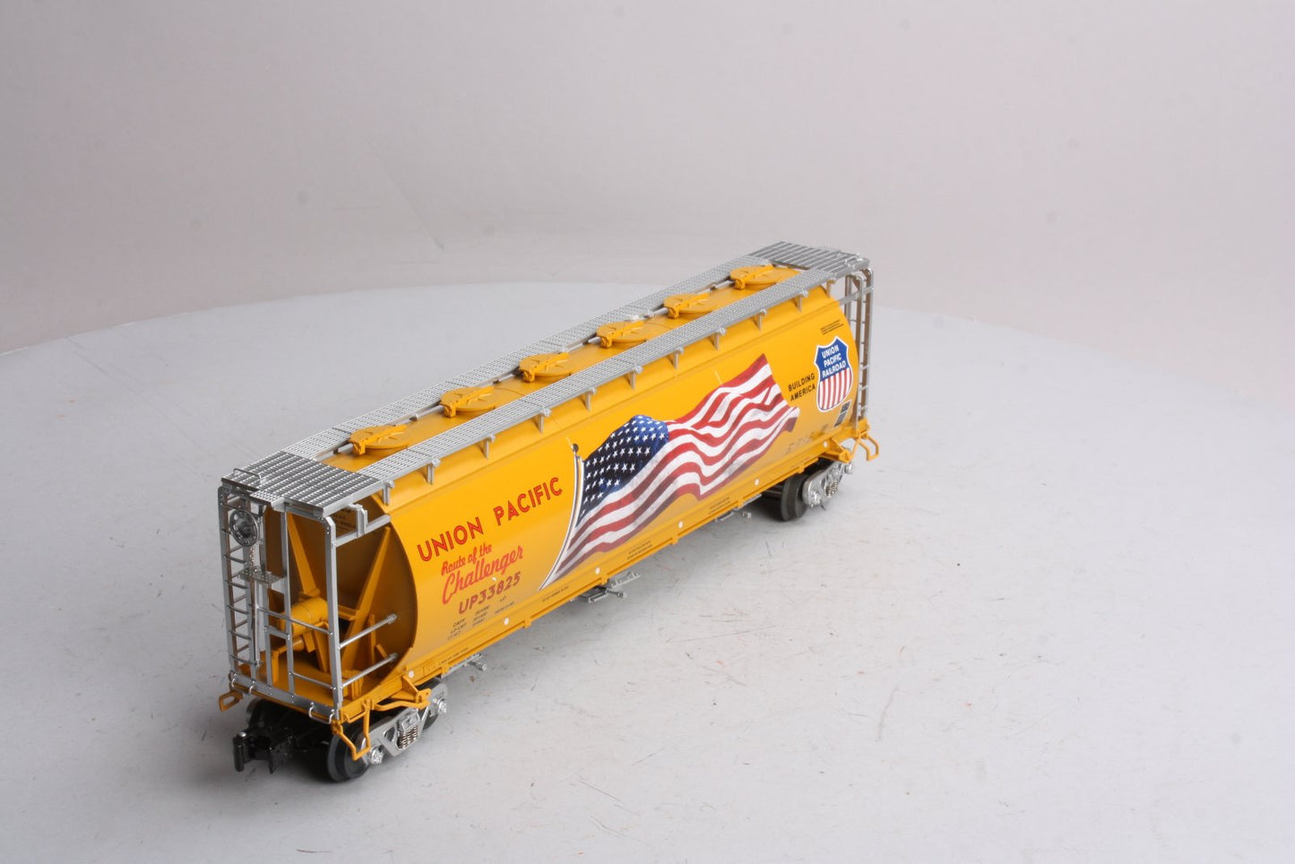 Lionel 6-58599 O Gauge Union Pacific Cylindrical Hopper LCCA Car #33825 LN/Box