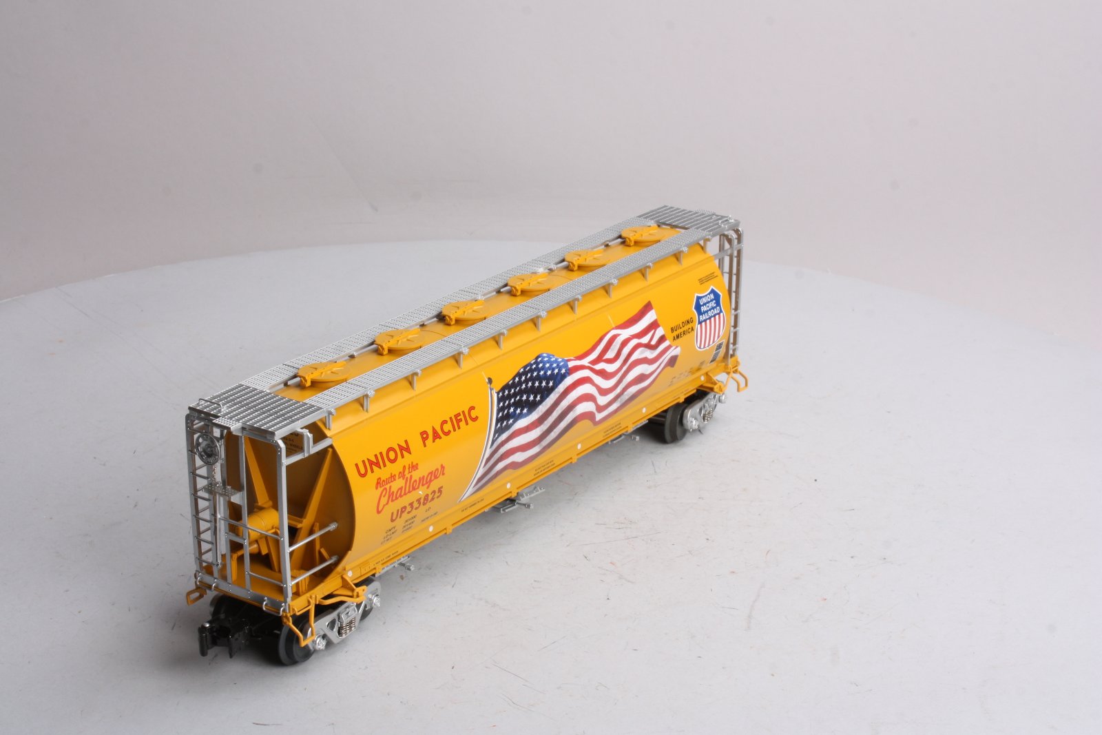 Lionel 6-58599 O Gauge Union Pacific Cylindrical Hopper LCCA Car #33825 LN/Box
