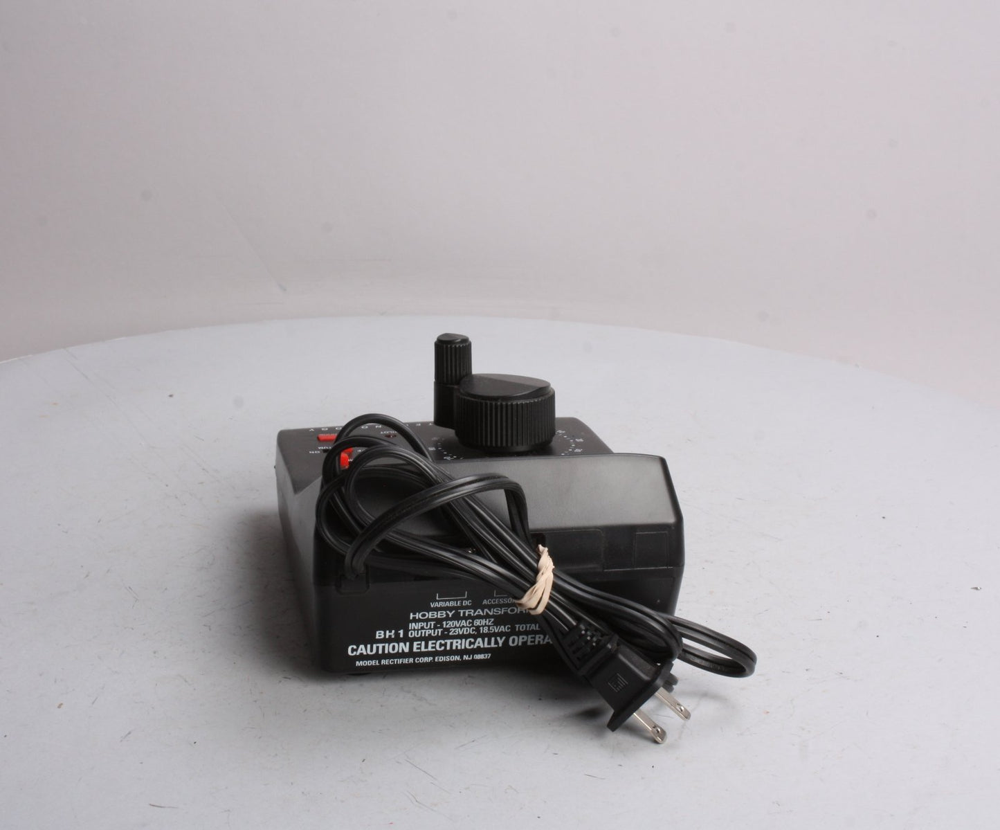 MRC AB121 HO Tech 4 220 with 16VA with Momentum