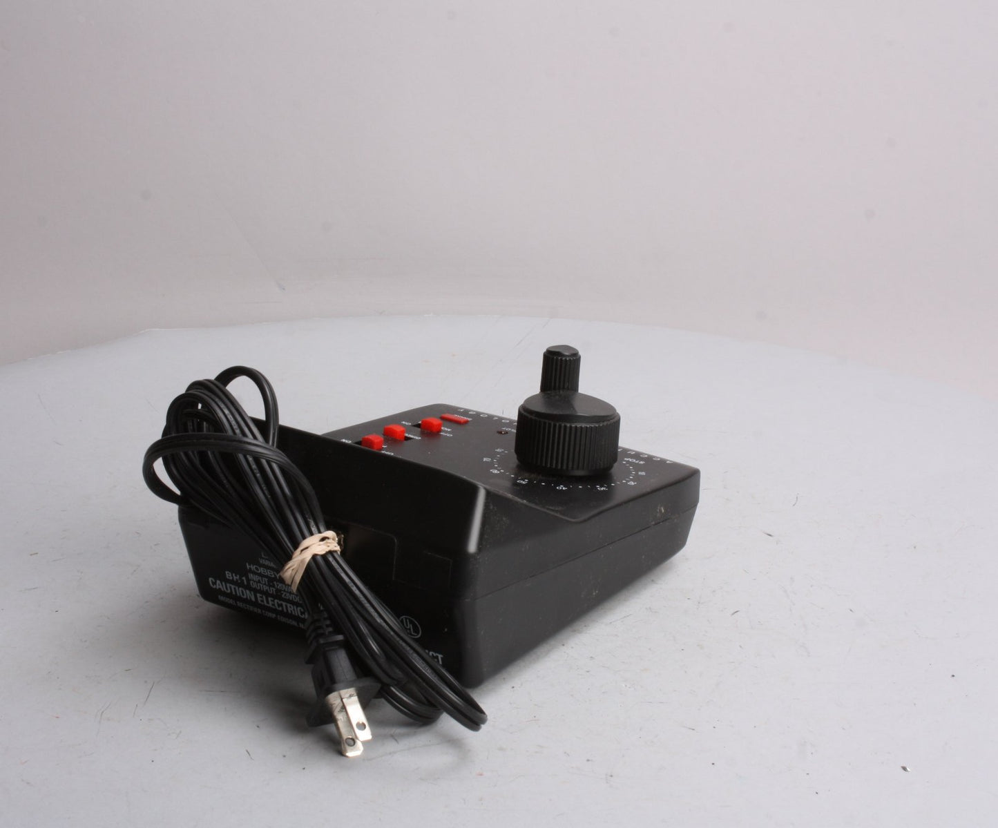 MRC AB121 HO Tech 4 220 with 16VA with Momentum