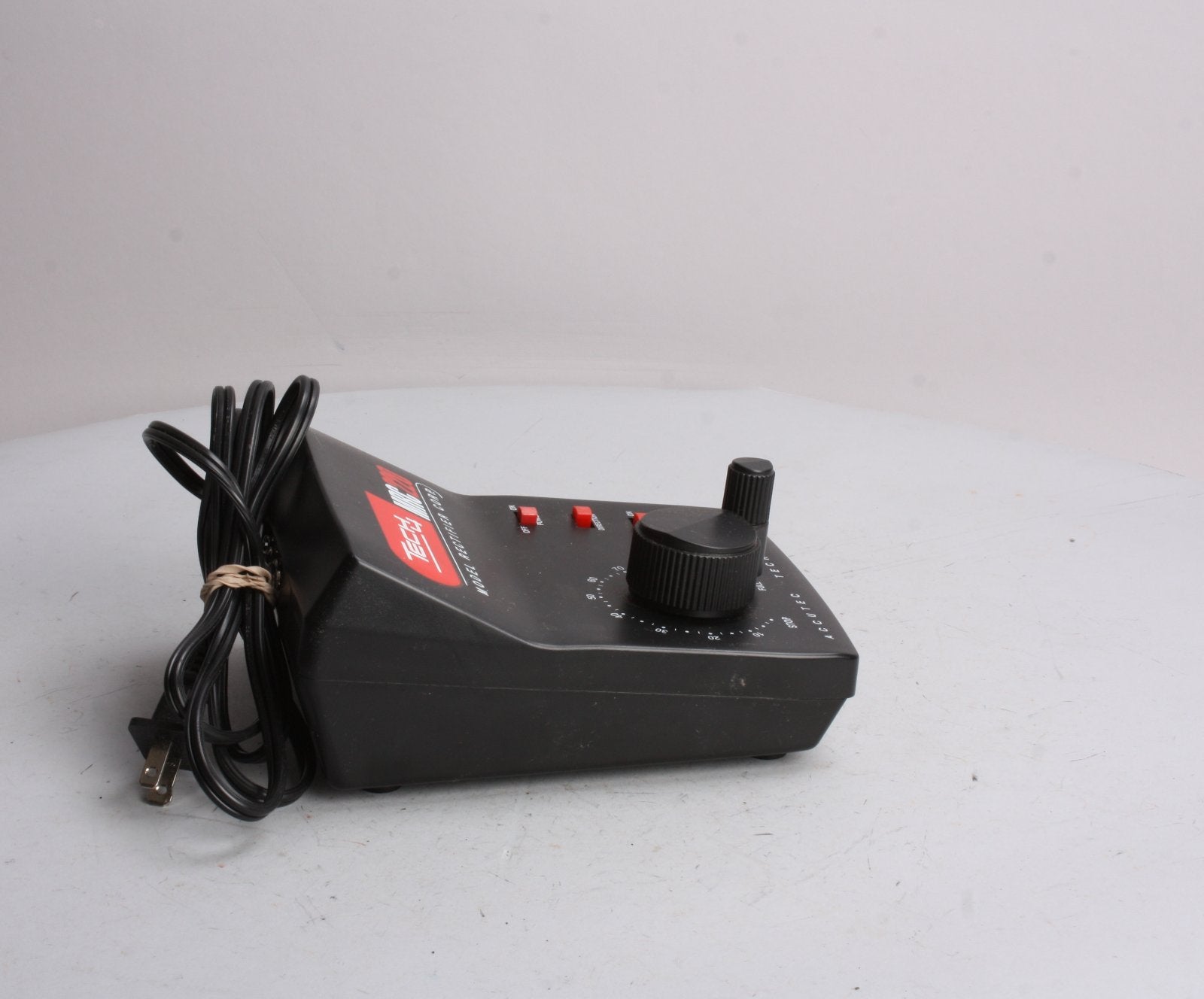 MRC AB121 HO Tech 4 220 with 16VA with Momentum