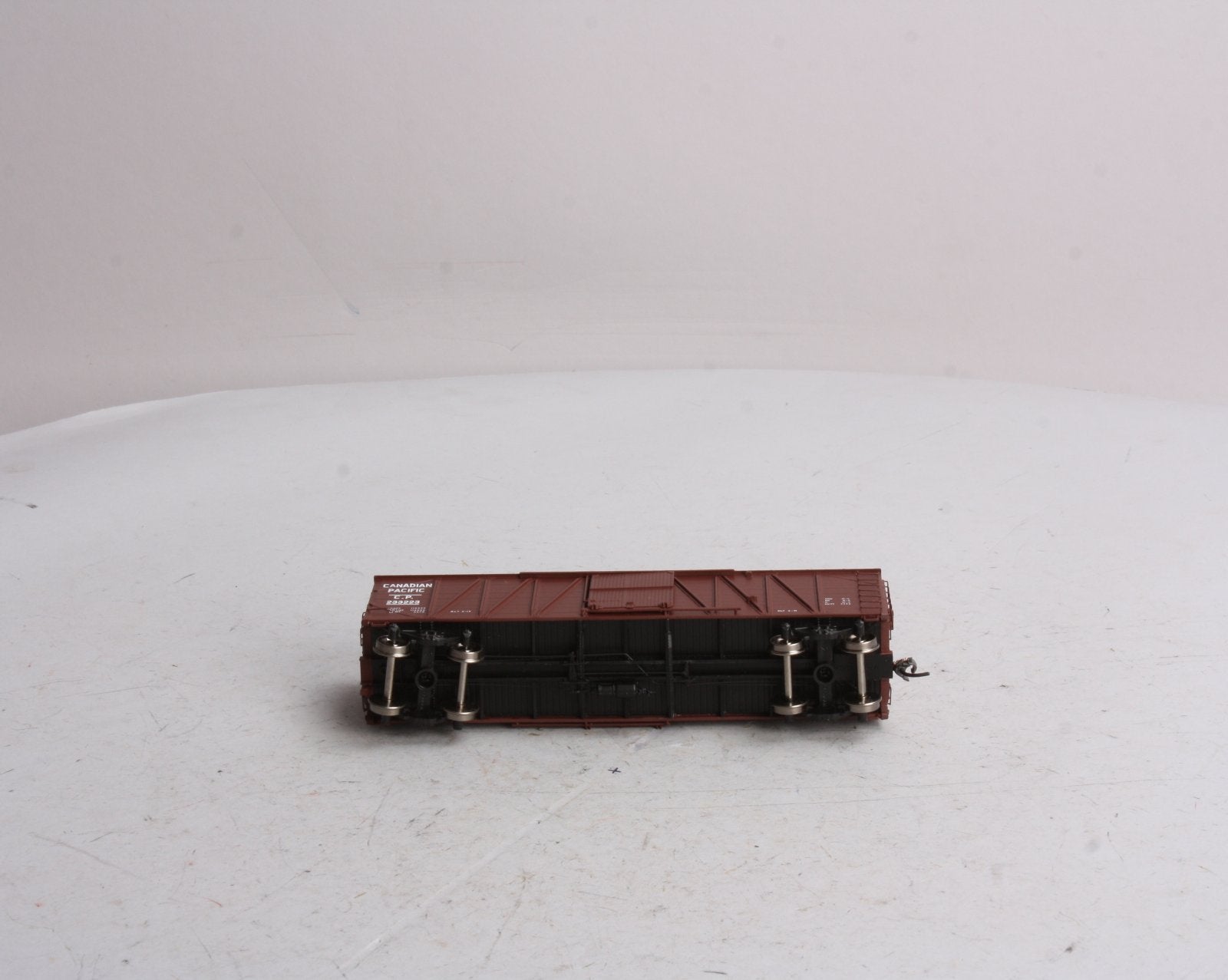 InterMountain 452604-7 HO Canadian Pacific Tichy Single Sheathed Boxcar #233223 EX/Box