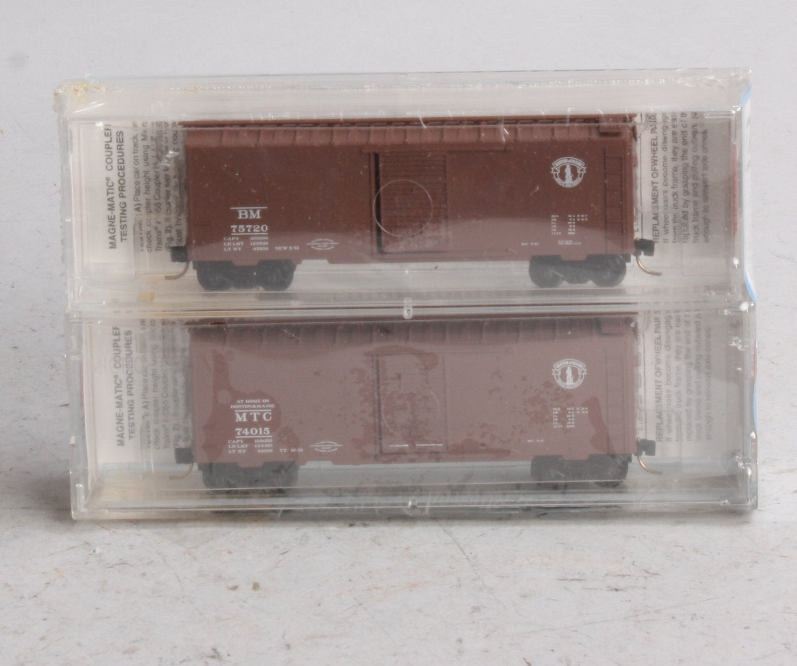 MicroTrains 20326-2 N Scale Boston & Maine 40' Standard Boxcar (Set of 2)