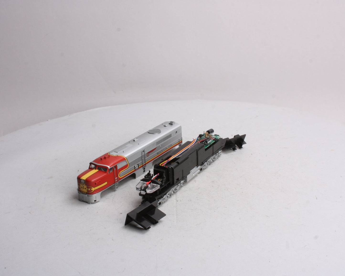 Proto 2000 21652 HO ATSF PA Diesel Locomotive #51 w/ Mars Lights LN/Box