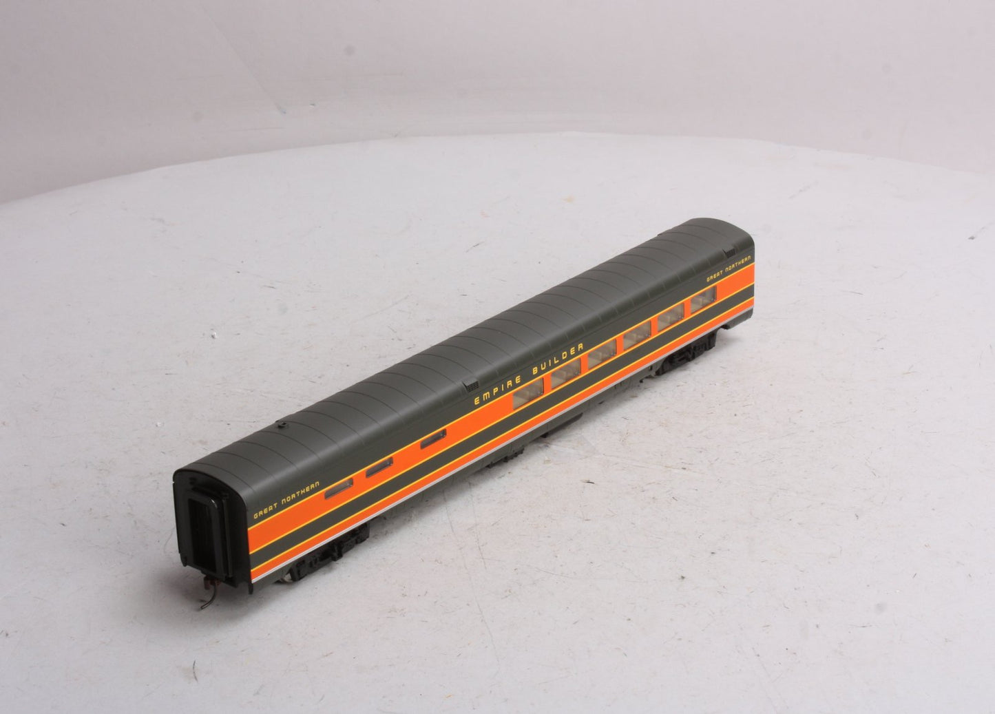 Walthers 932-9037 HO Scale GN Empire Builder Lake Series AC&F 36-Seat Diner NIB
