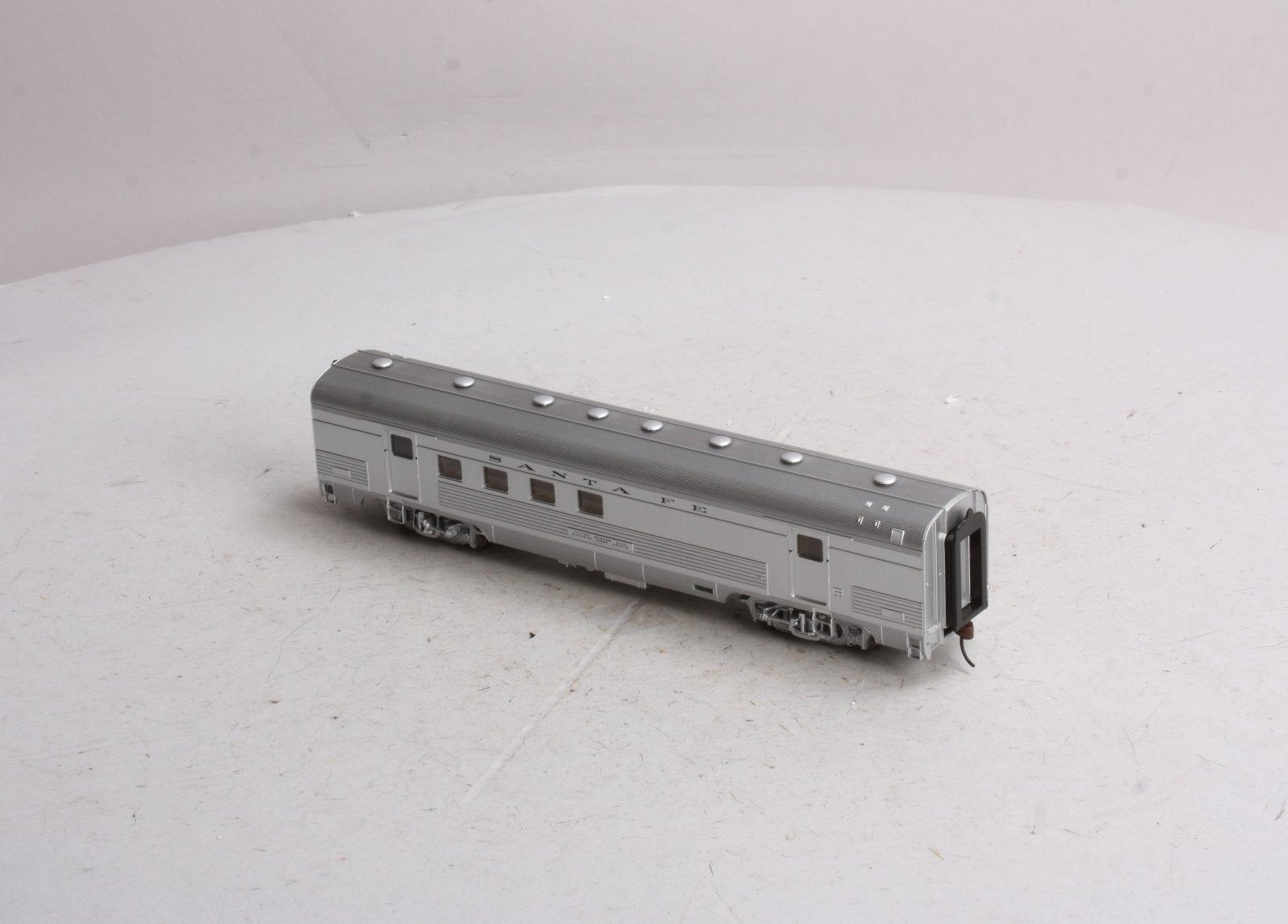 Walthers 932-9007 HO Scale Santa Fe Super Chief Budd 63' Railway Post Office LN/Box